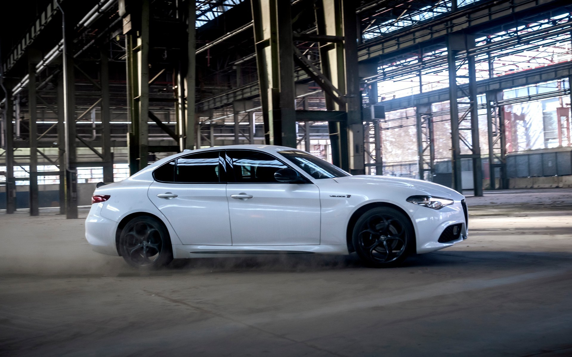 Alfa Romeo Giulia: Δείτε τις νέες εκδόσεις και τιμές