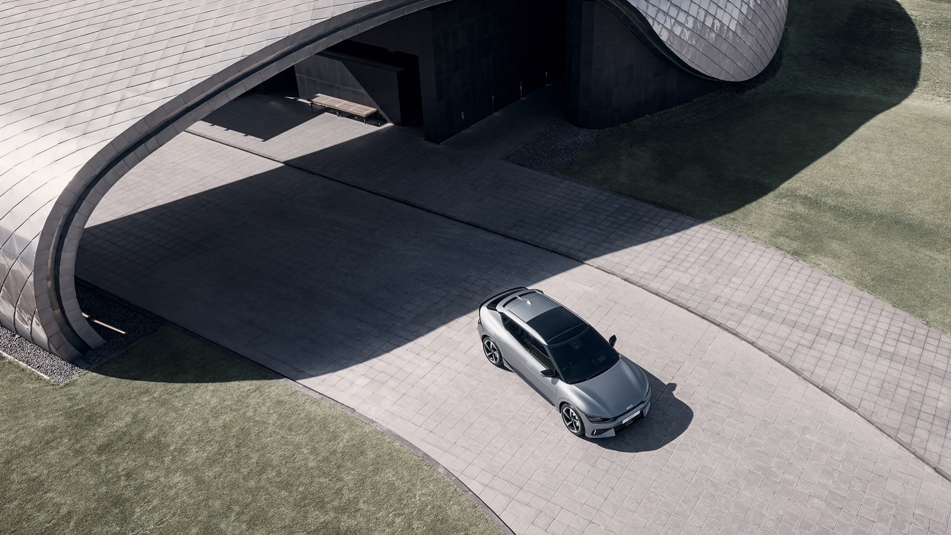 Ηλεκτρικό Kia EV6: Επίσημη πρεμιέρα με drag race κόντρα σε Lamborghini, AMG, McLaren, Porsche & Ferrari [Video]