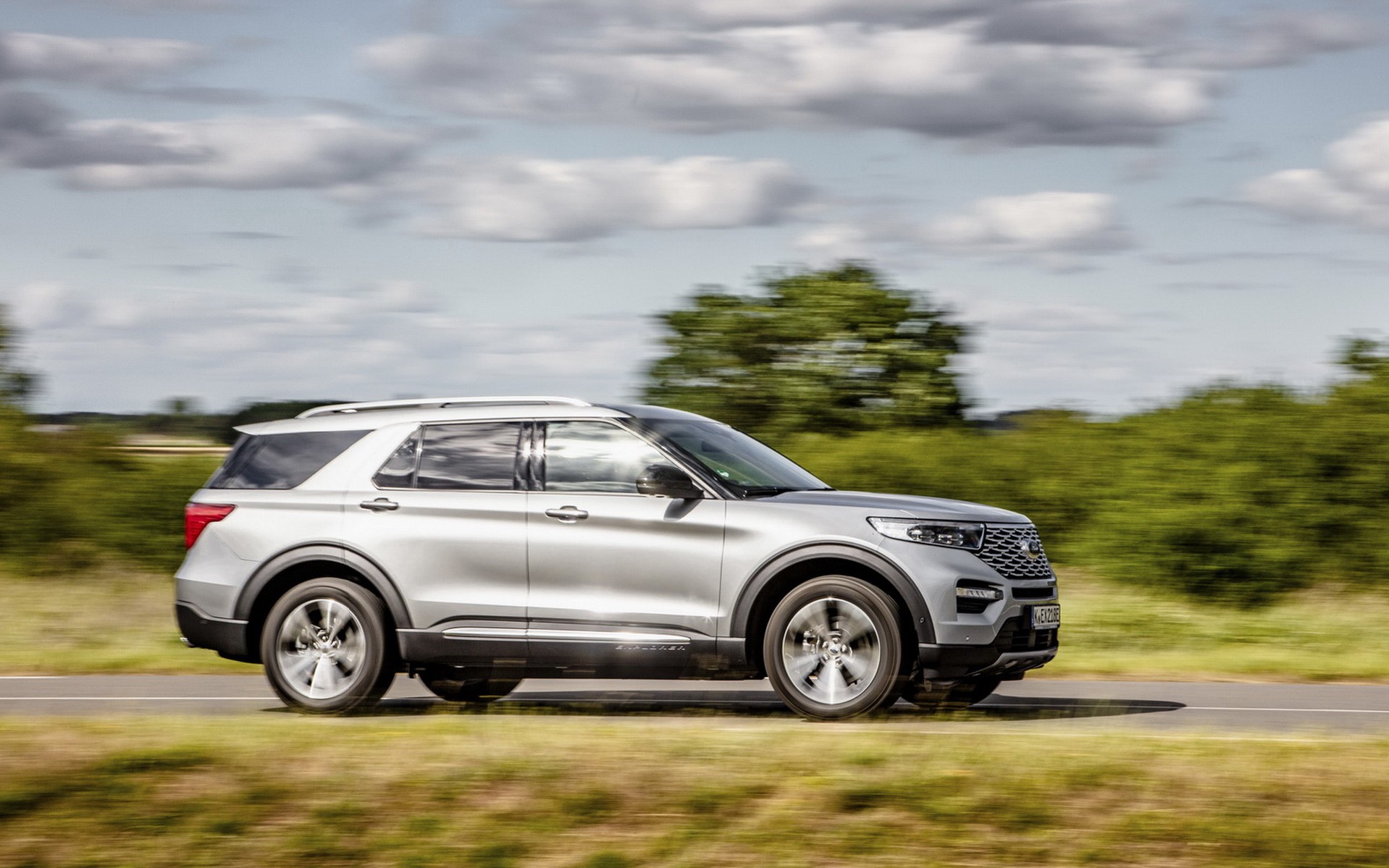 To πολυτελές τετρακίνητο SUV με τους 457 ίππους που δεν πληρώνει τέλη κυκλοφορίας!