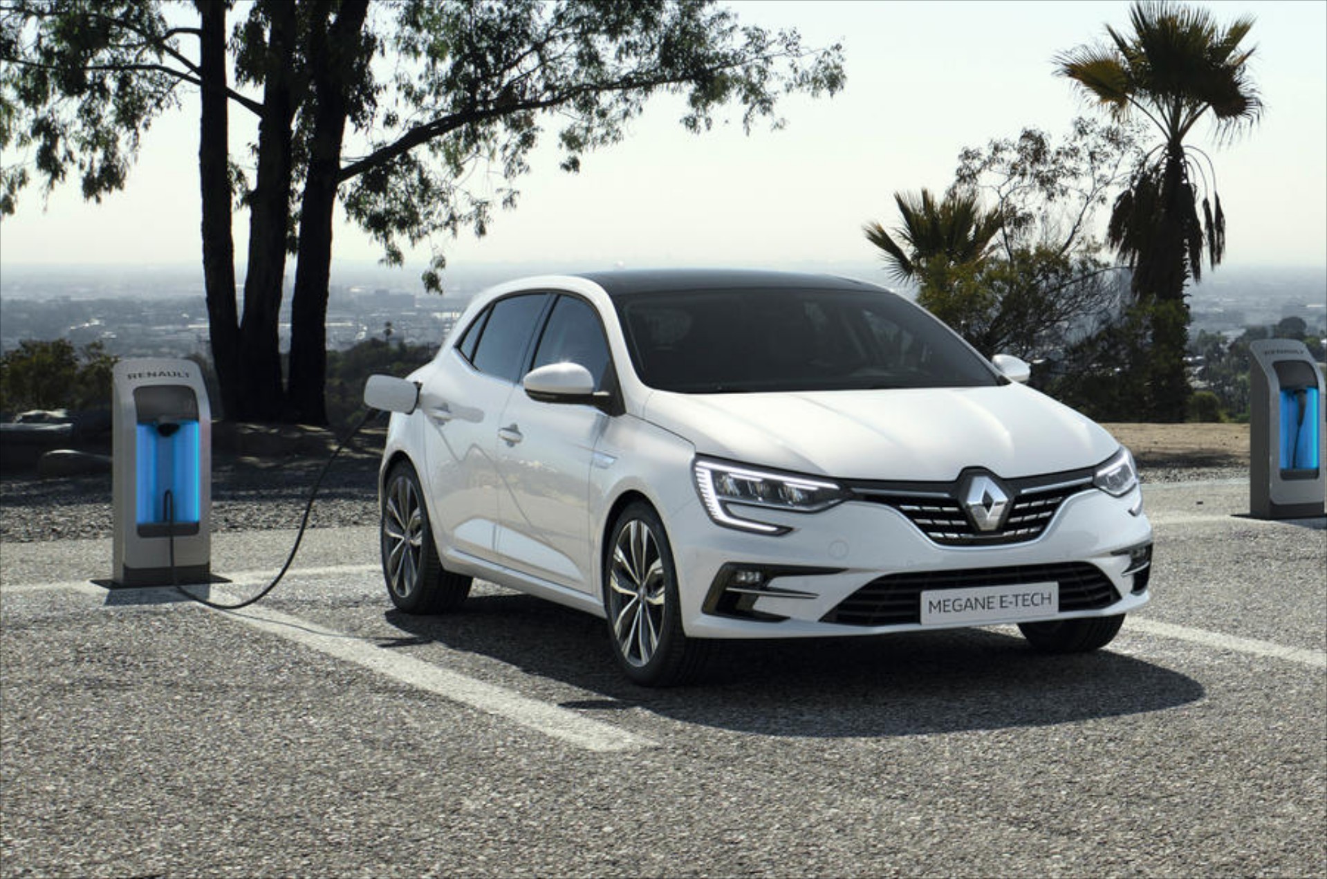 Αποκλειστικά plug-in hybrid από εδώ και στο εξής το Renault Megane στην Μ. Βρετανία