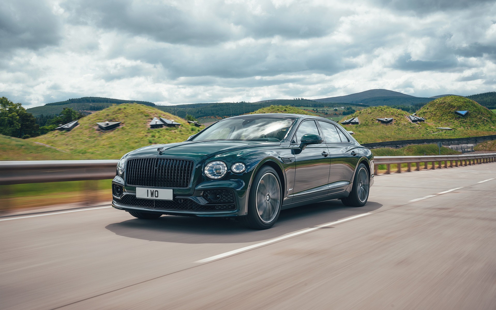 Flying Spur Hybrid: Η Bentley πιο «πράσινη» από ποτέ 