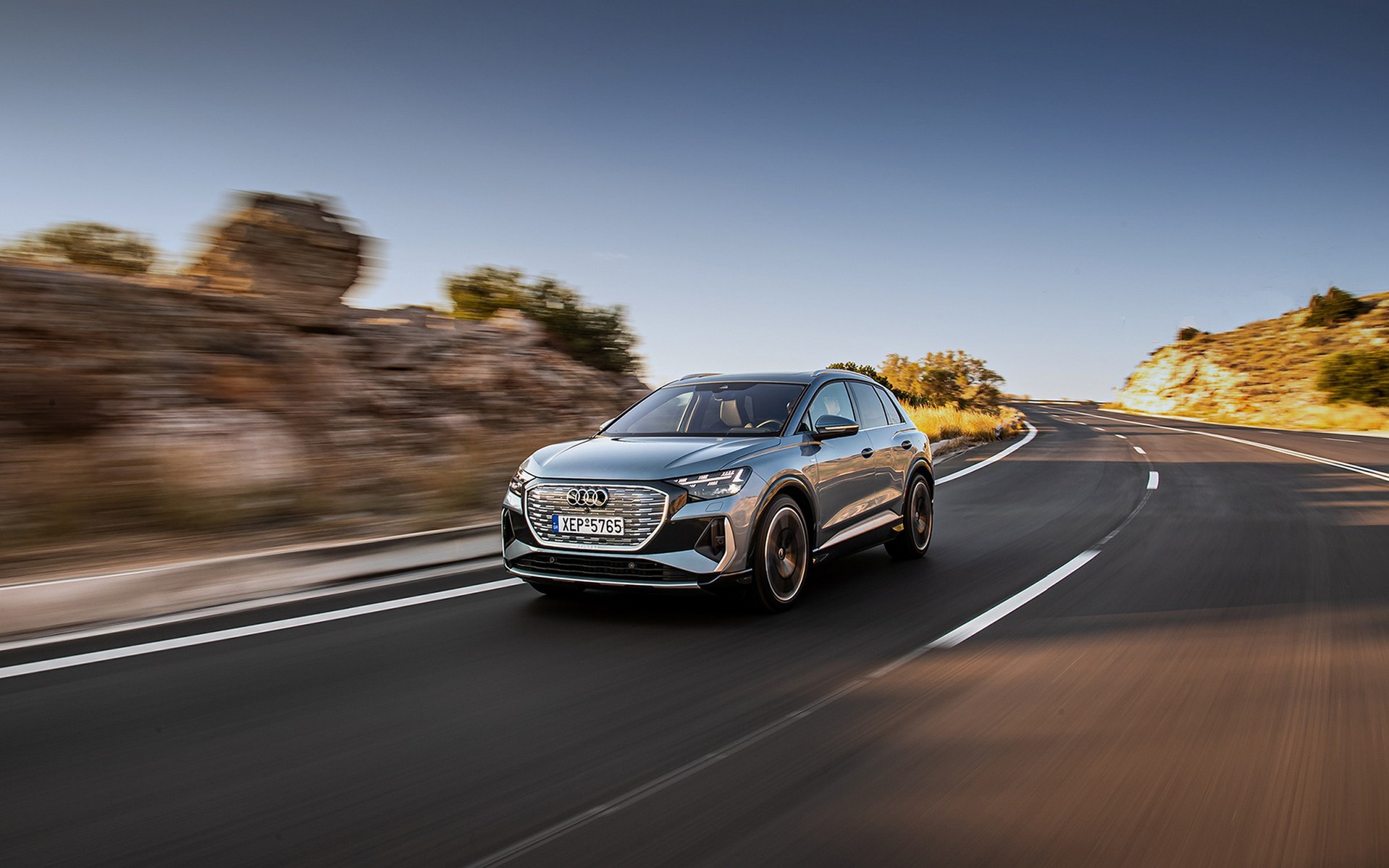 Οδηγούμε το νέο Audi Q4 e-tron στην Ελλάδα!