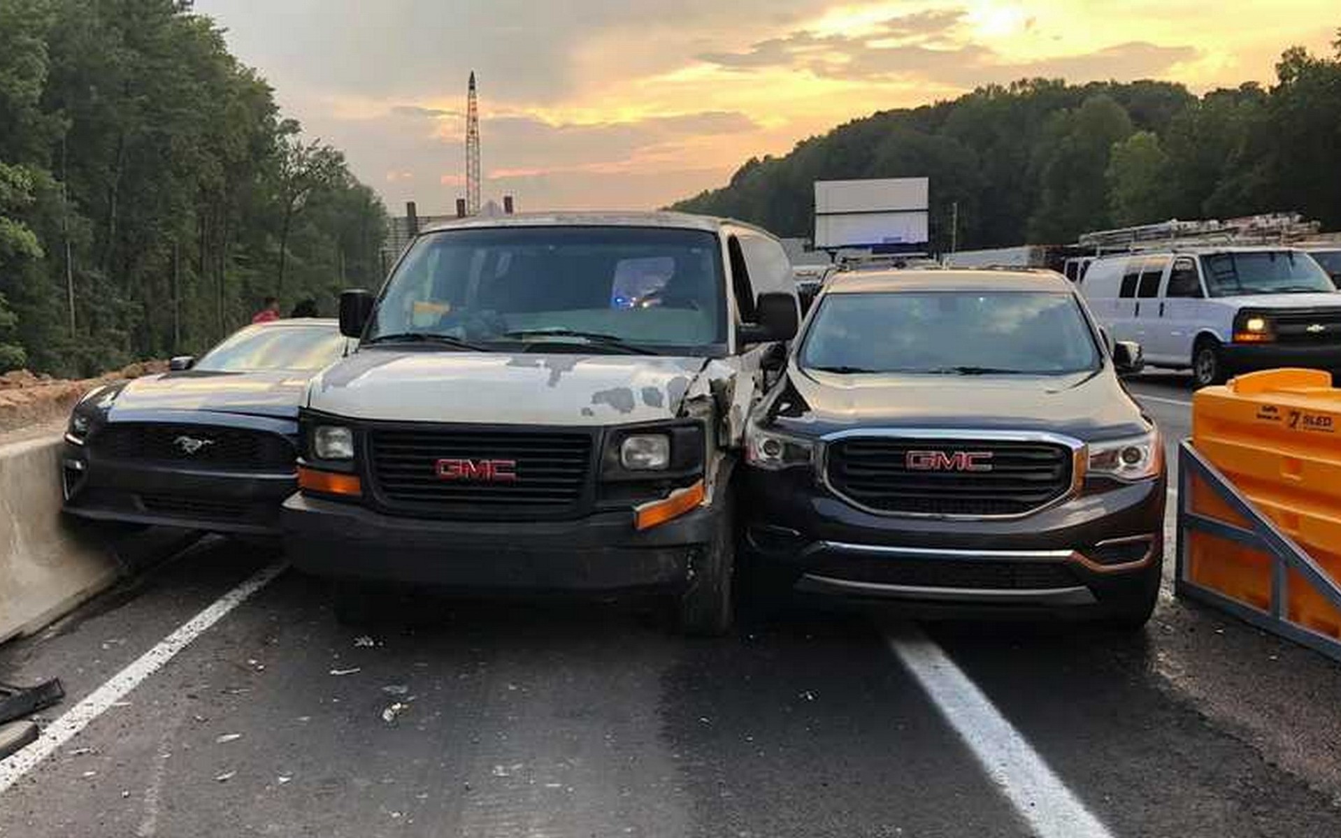 Τι μπορεί να συμβεί όταν 3 αυτοκίνητα βγαίνουν ταυτόχρονα από την ίδια έξοδο;