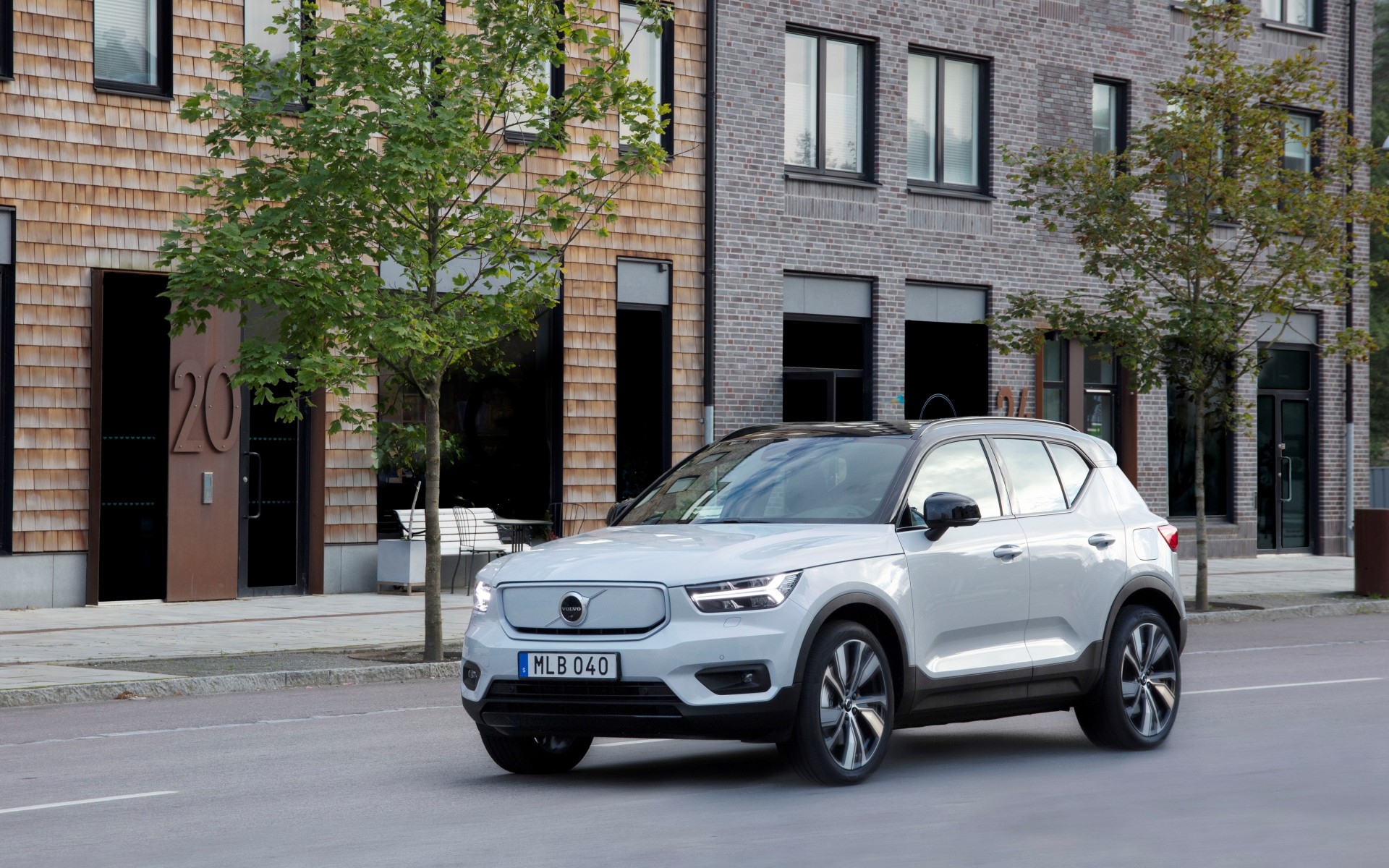 Volvo XC40 Recharge P8: Σουηδικό «άλμα» προς την ηλεκτροκίνηση