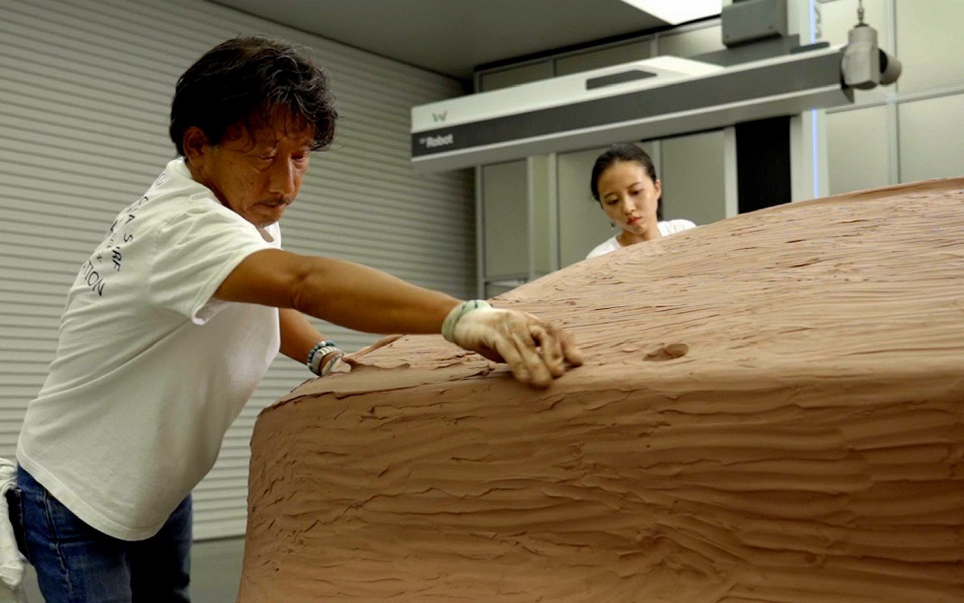 Ο επικεφαλής  μοντελιστής Haruo Yuki μετέτρεψε ένα κομμάτι πηλού σε ένα γνωστό μας μοντέλο! Ποιο είναι αυτό;