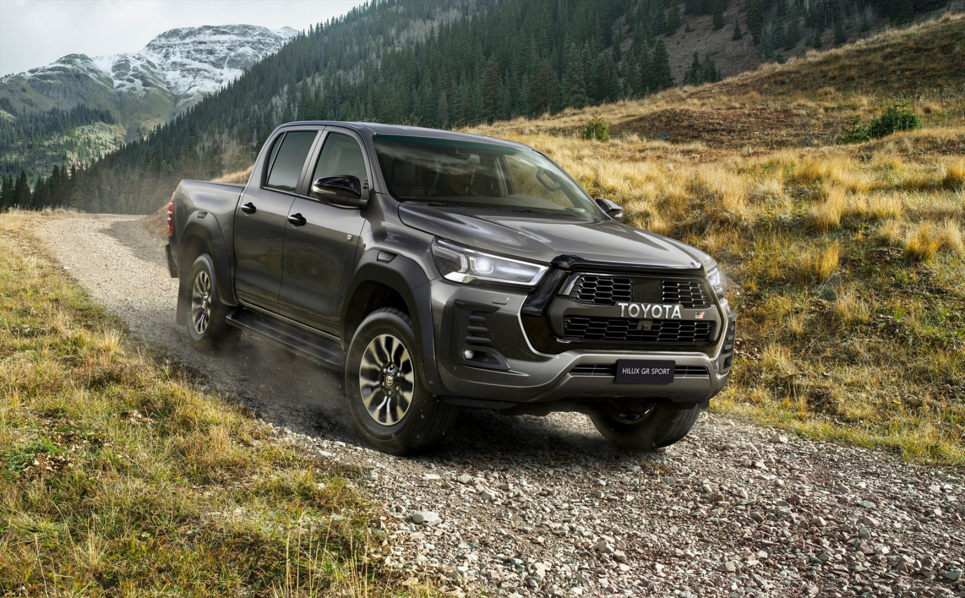 Αυτό είναι το νέο Toyota Hilux GR Sport 