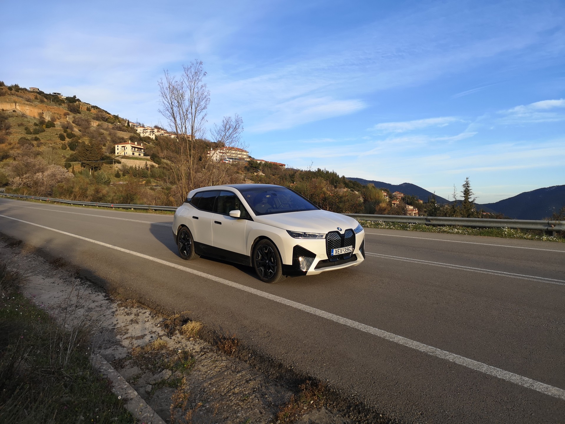 Οδοιποιρικό: Δωρεάν διακοπές στην Αράχωβα με BMW iX40