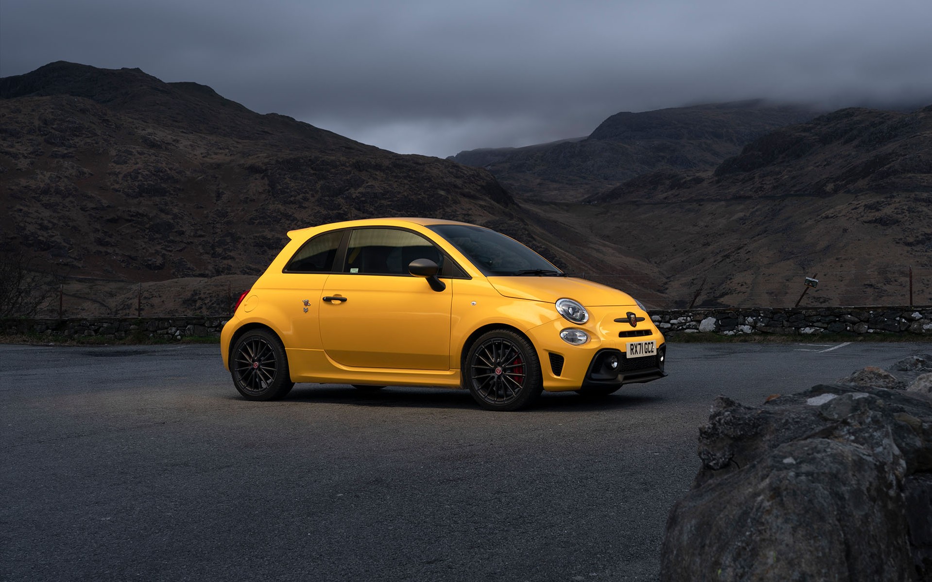 H Abarth αποκαλύπτει τους 20 καλύτερους δρόμους για οδήγηση σε Βρετανία και Ιρλανδία