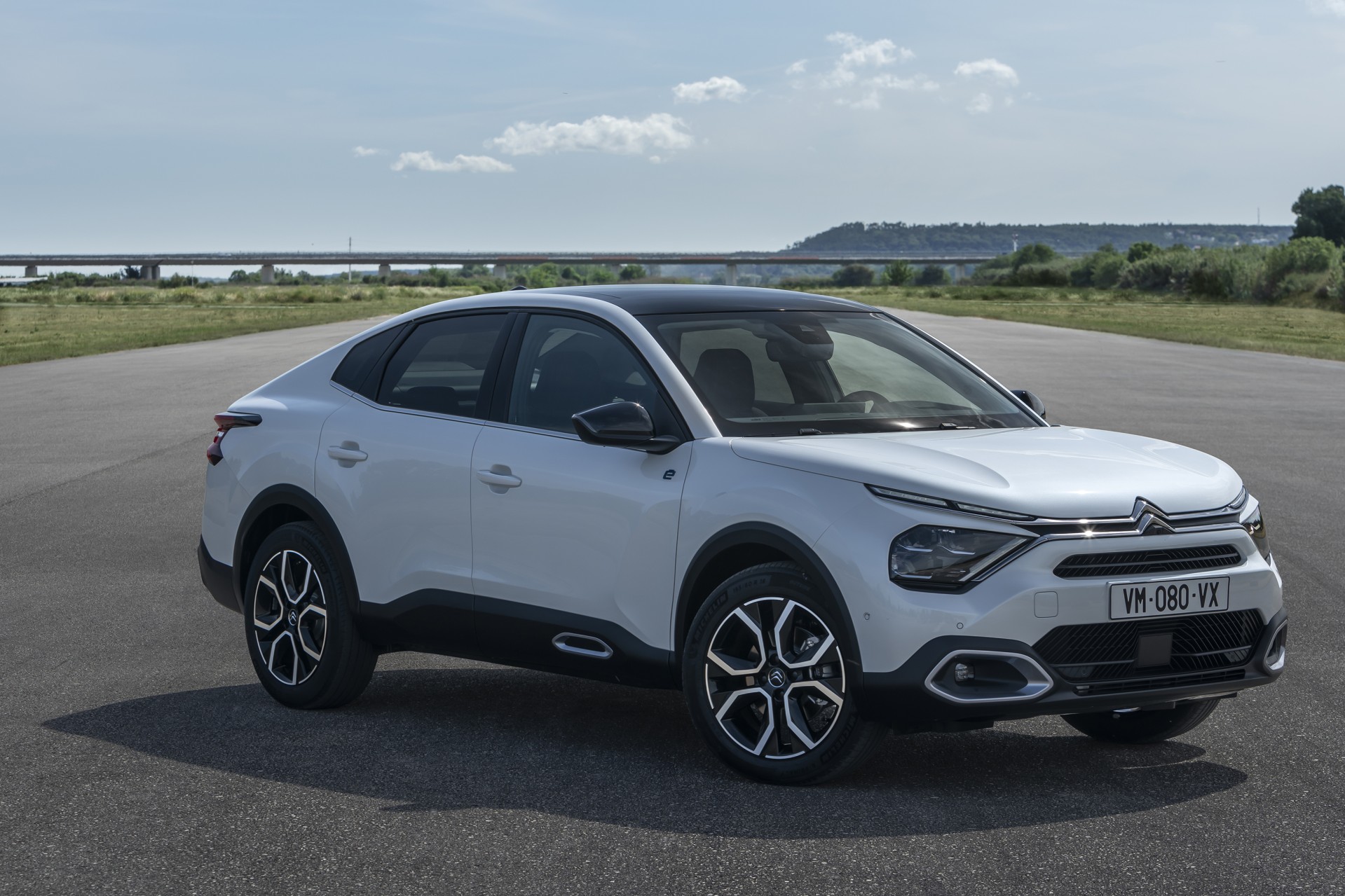 Citroen C4 X & e-C4 X: Το νέο οικογενειακό sedan crossover