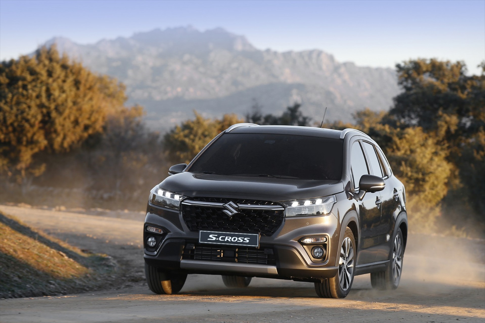 Suzuki S-Cross: Το πιο πλούσιο υβριδικό οικογενειακό SUV