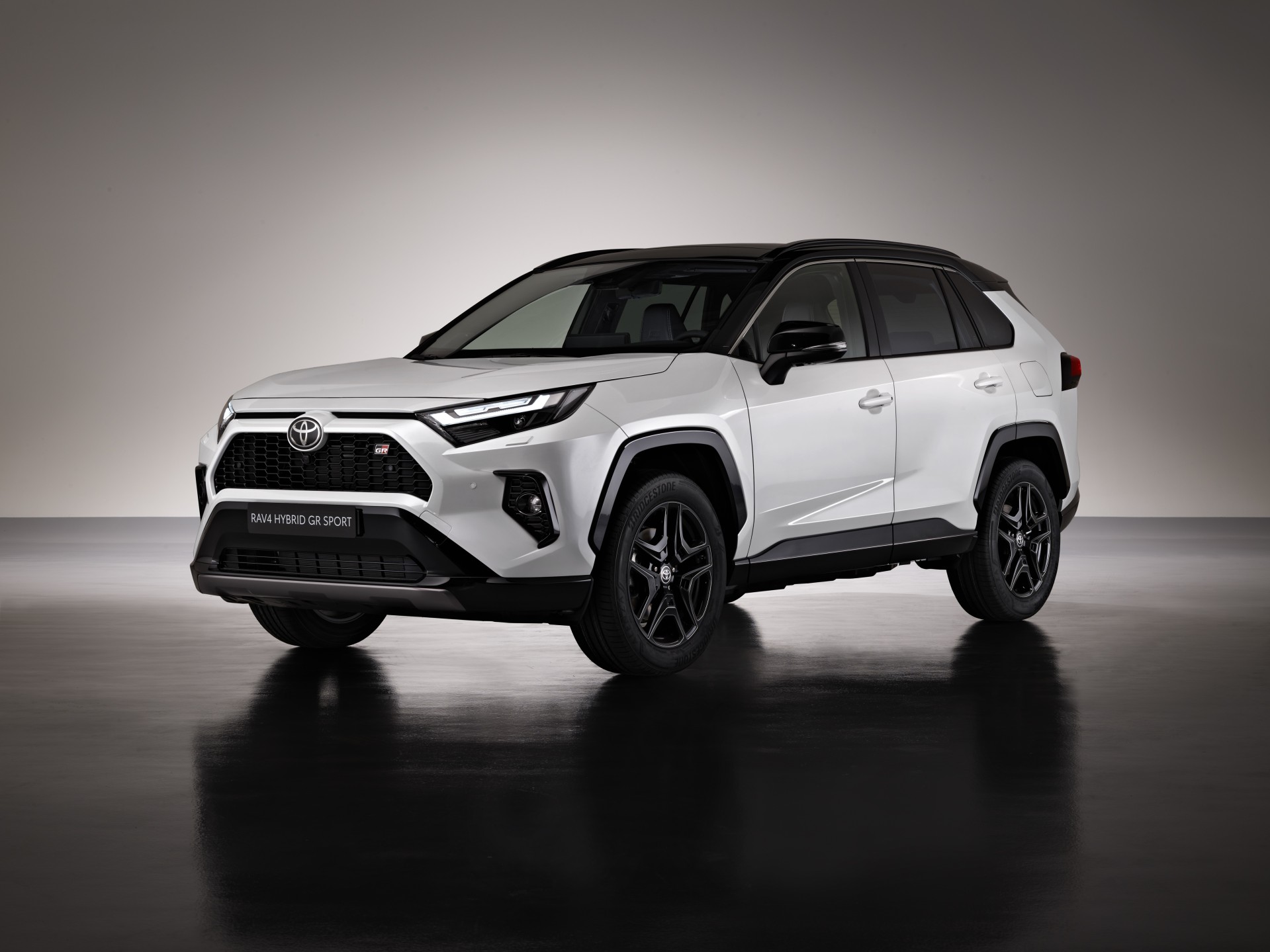 Νέο Toyota RAV4 GR Sport – Η πιο σπορ εκδοχή του