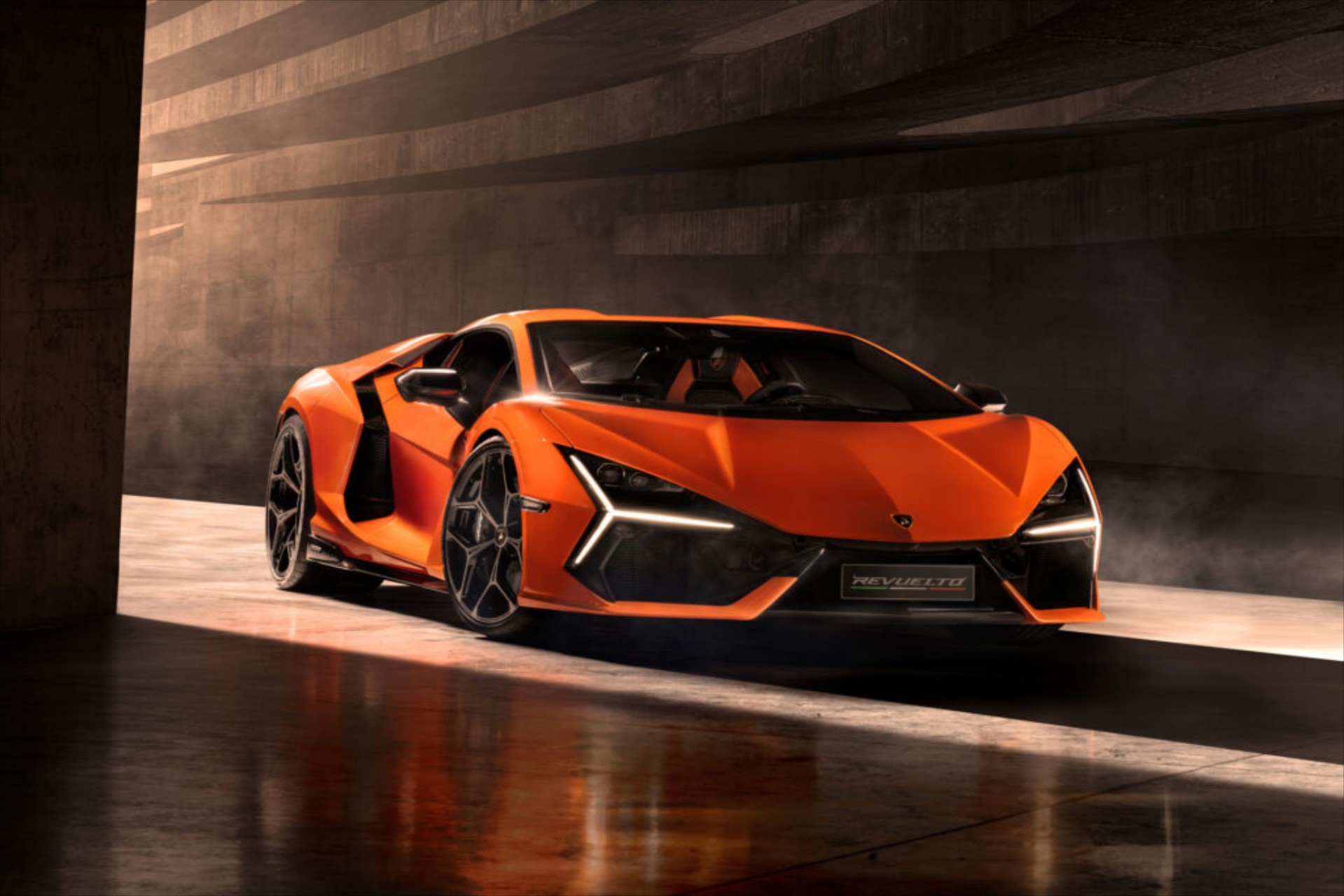 Lamborghini Revuelto LB744: Όλα τα μυστικά του υβριδικού supercar των 1.015 PS