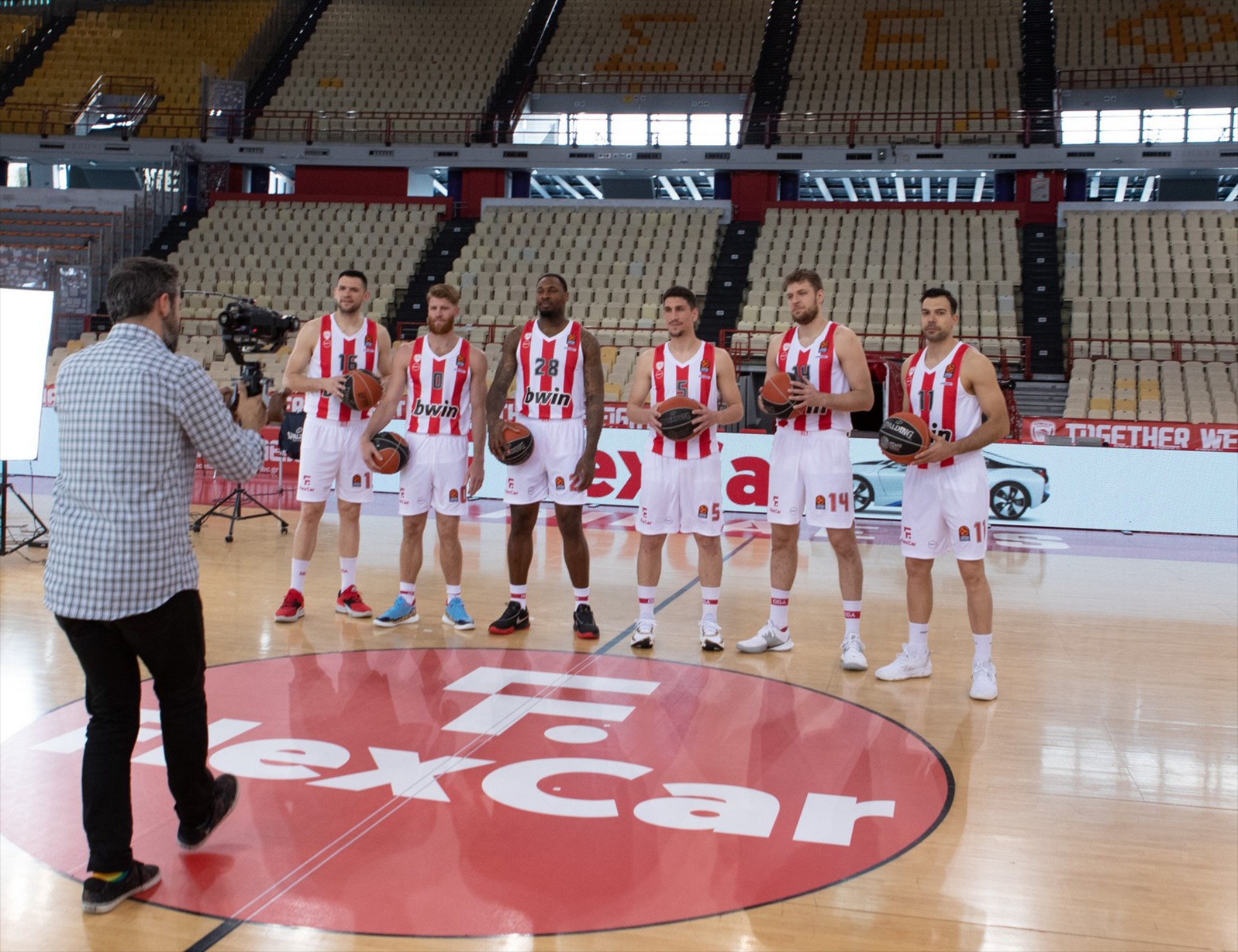 H NΕΜΟ δημιούργησε το νέο video της FlexCar με τον μπασκετικό Ολυμπιακό