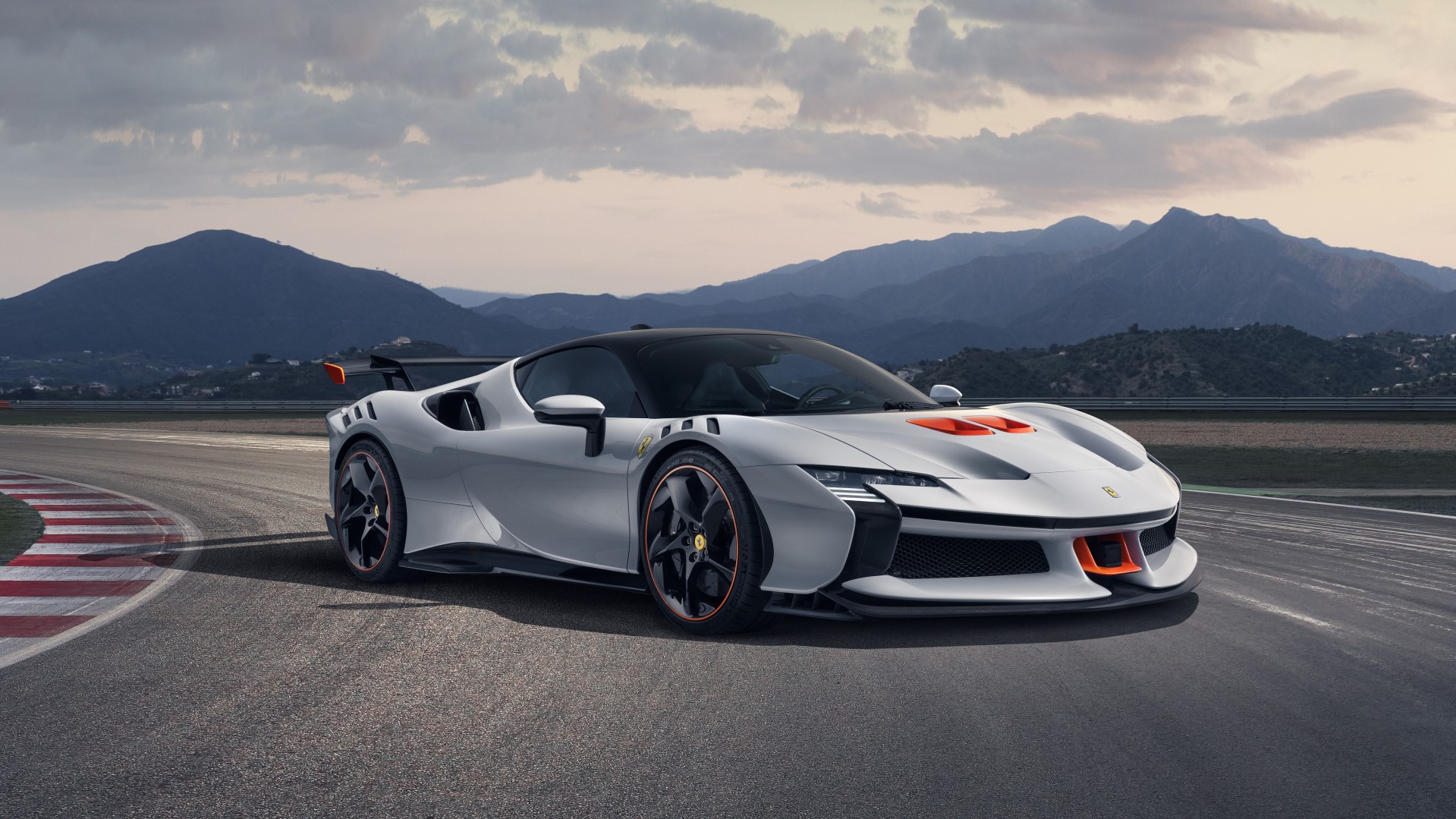 Νέες Ferrari SF90 XX Stradale και Spider: Υβριδικά 1.030 ίππων, για πίστα και δρόμο