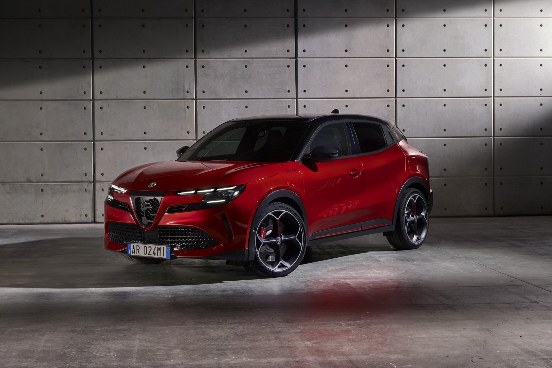 Επίσημο: Δείτε τη νέα Alfa Romeo Milano - Πότε έρχεται Ελλάδα