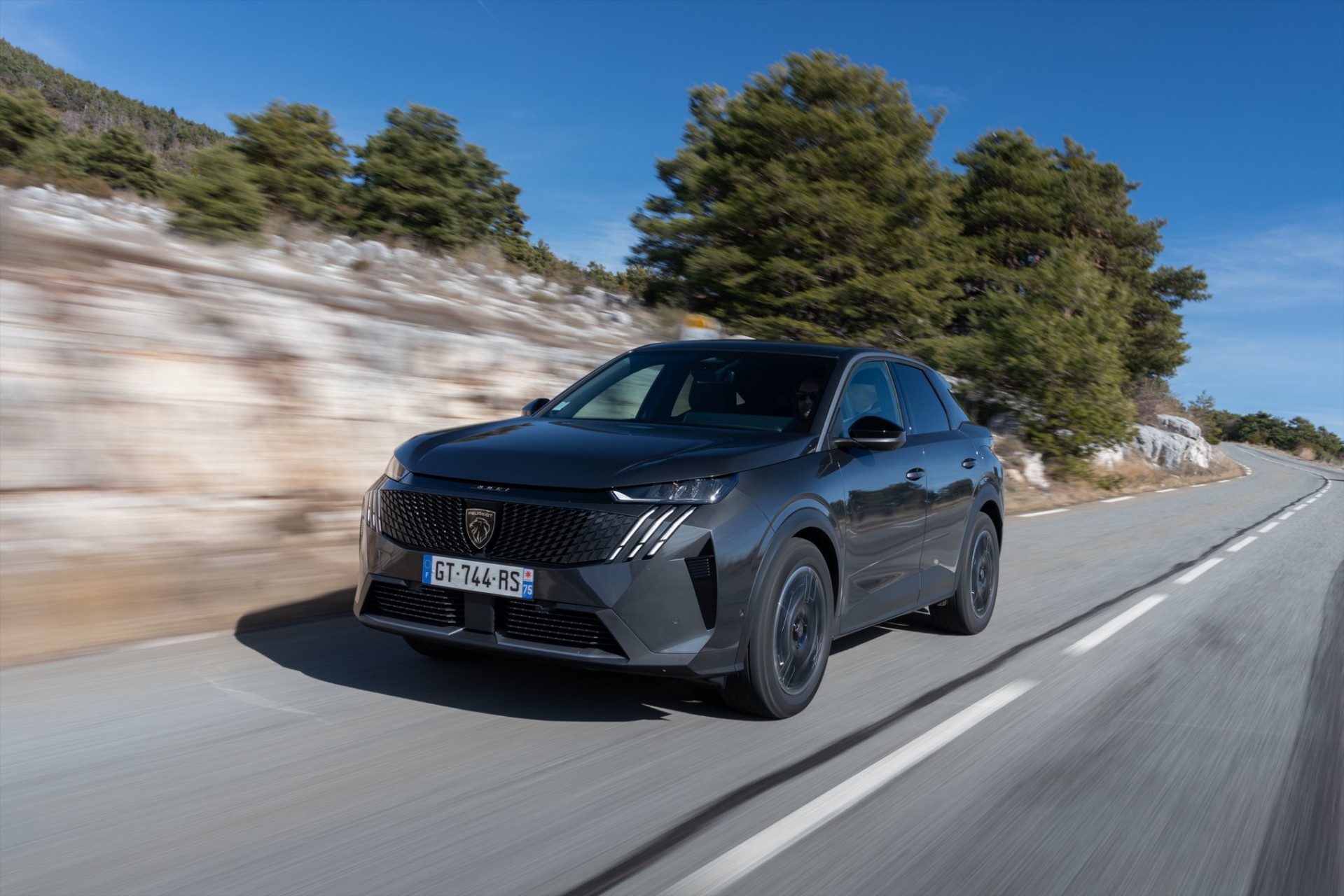 Οδηγούμε το νέο Peugeot E-3008