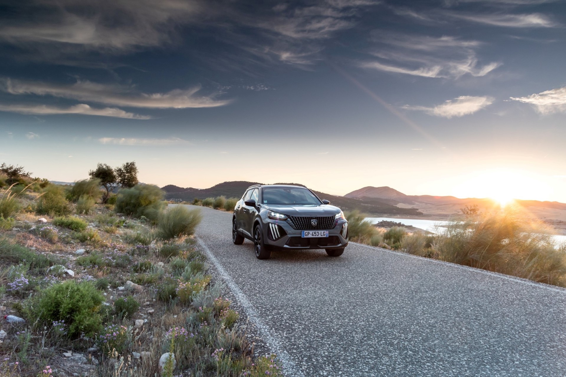 Peugeot 2008 Hybrid: Το premium SUV που καίει λιγότερο από ντίζελ! 