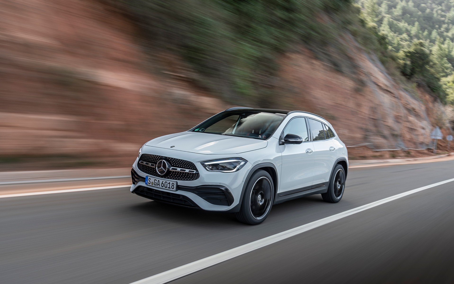 Νέα Mercedes-Benz GLA με 290 ευρώ το μήνα στην Ελλάδα- Τι προκαταβολή έχει