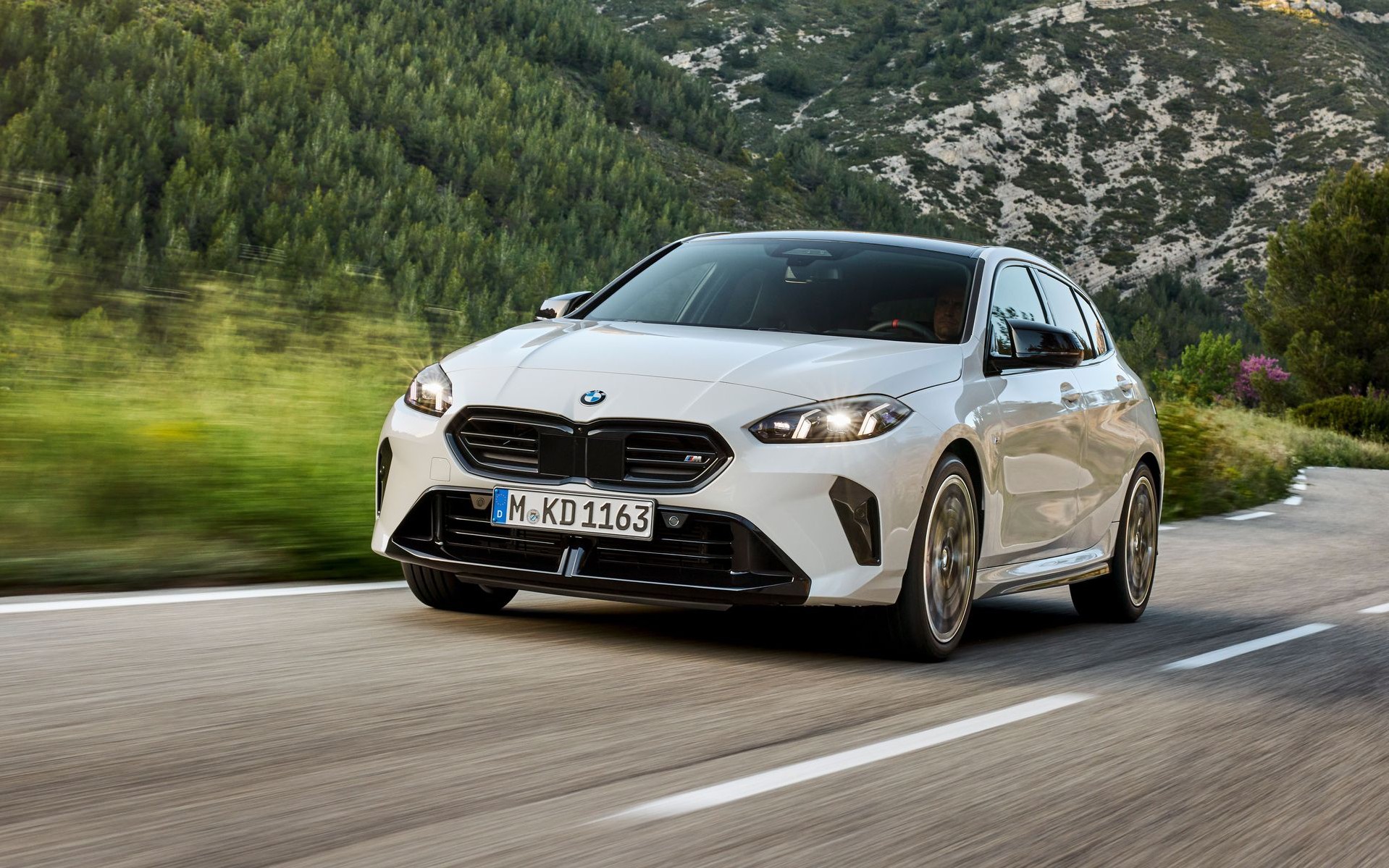 Οδηγούμε στη Γερμανία τη νέα BMW Σειρά 1 - Το premium οικογενειακό των 28.960 ευρώ