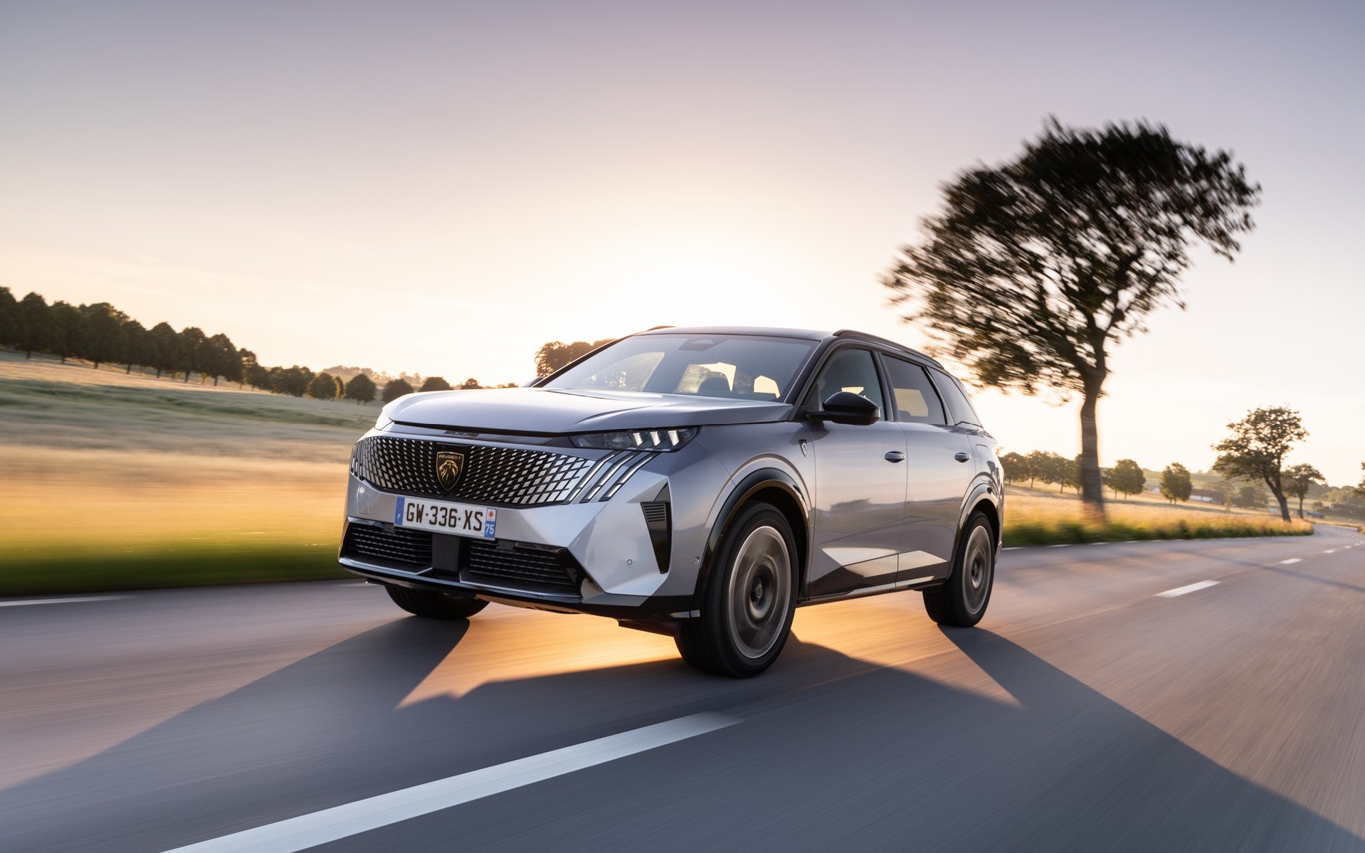 H Peugeot έφτιαξε το απόλυτο μεγάλο SUV - Καίει 6 ευρώ στα 100 km