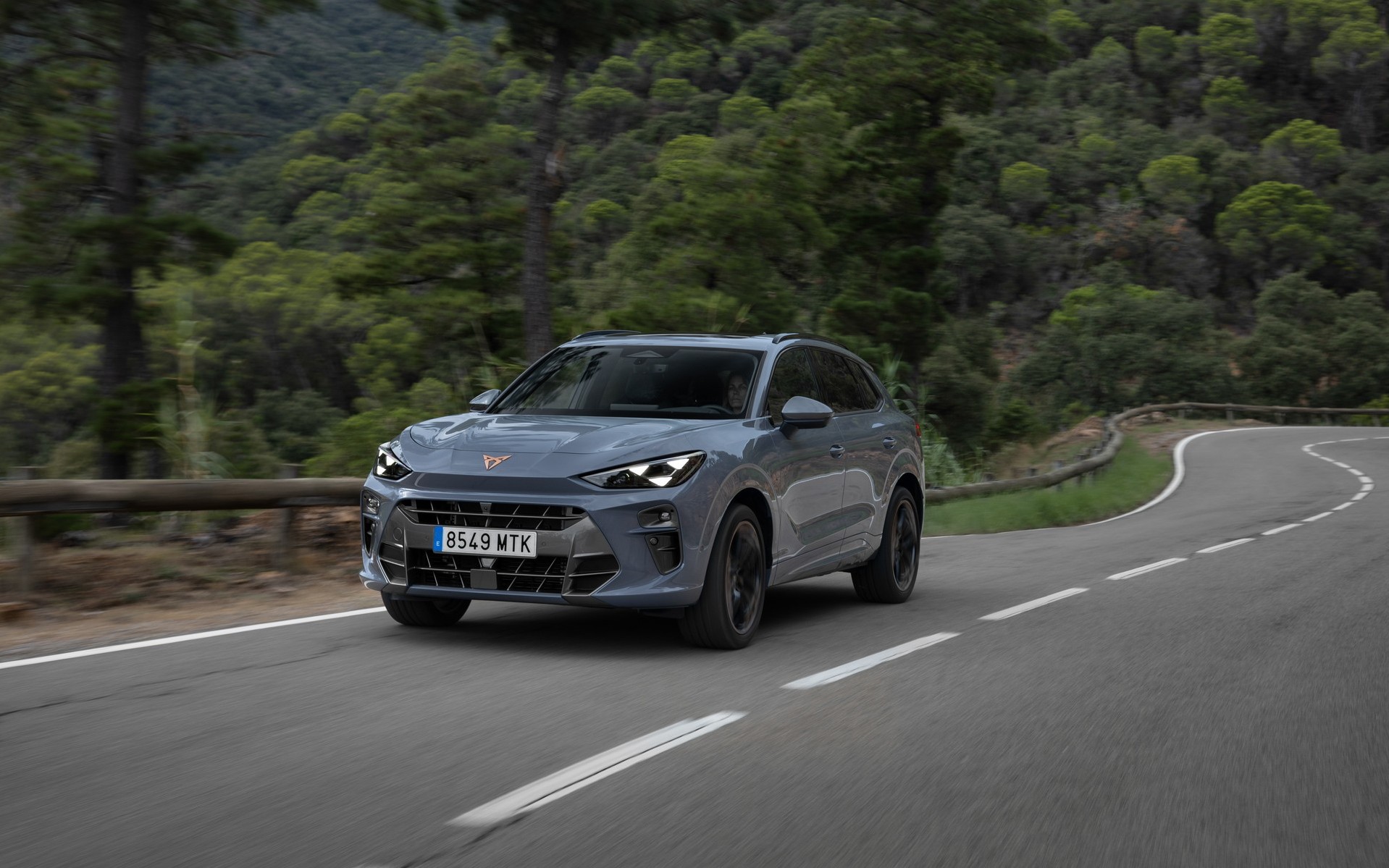 CUPRA Terramar: To υβριδικό C-SUV που καίει 0,4 lt/100 km, με όφελος 4.500 ευρώ! 