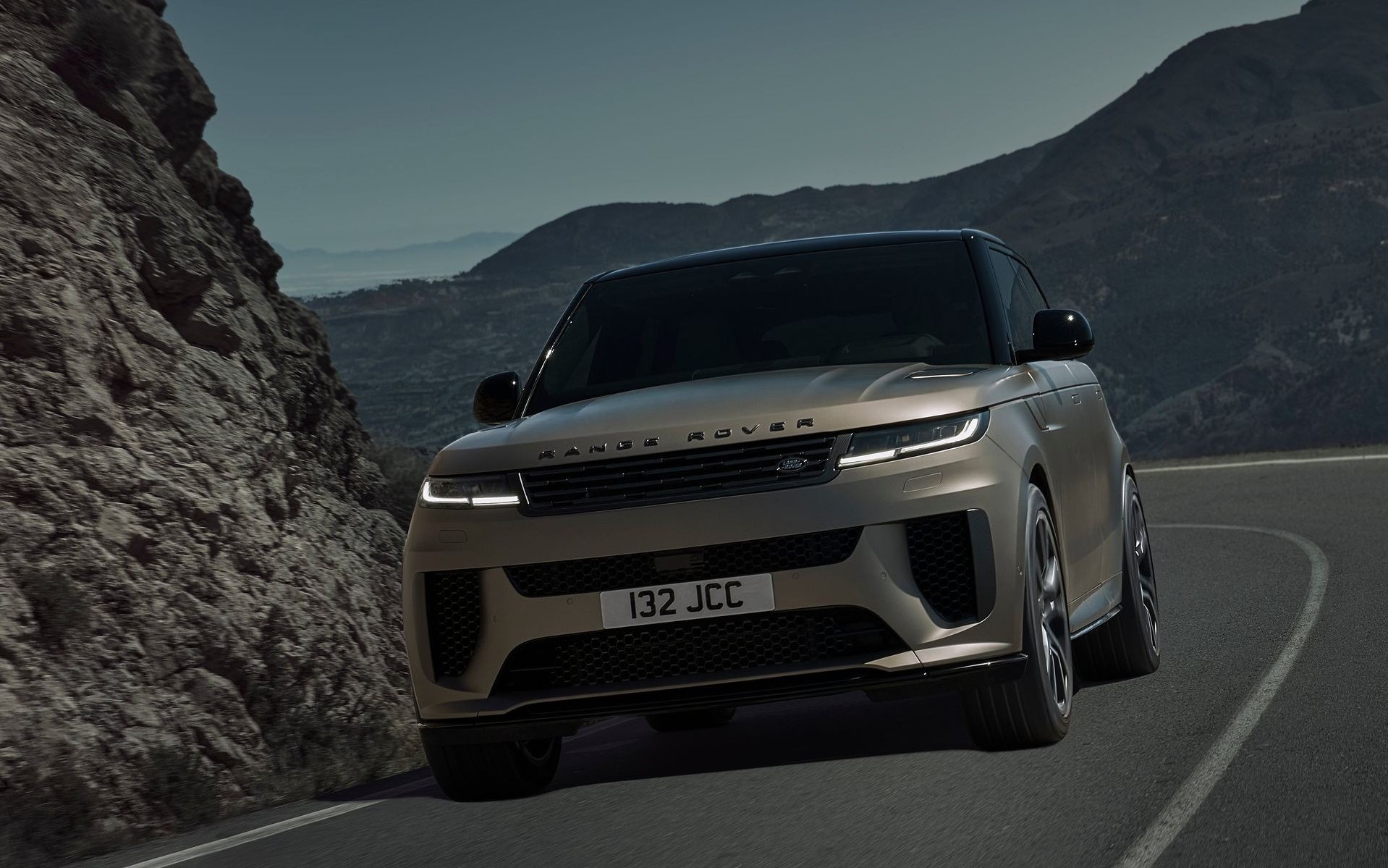 Στην Ελλάδα το καλύτερο Range Rover - Έχει καπό αξίας 23.000 ευρώ