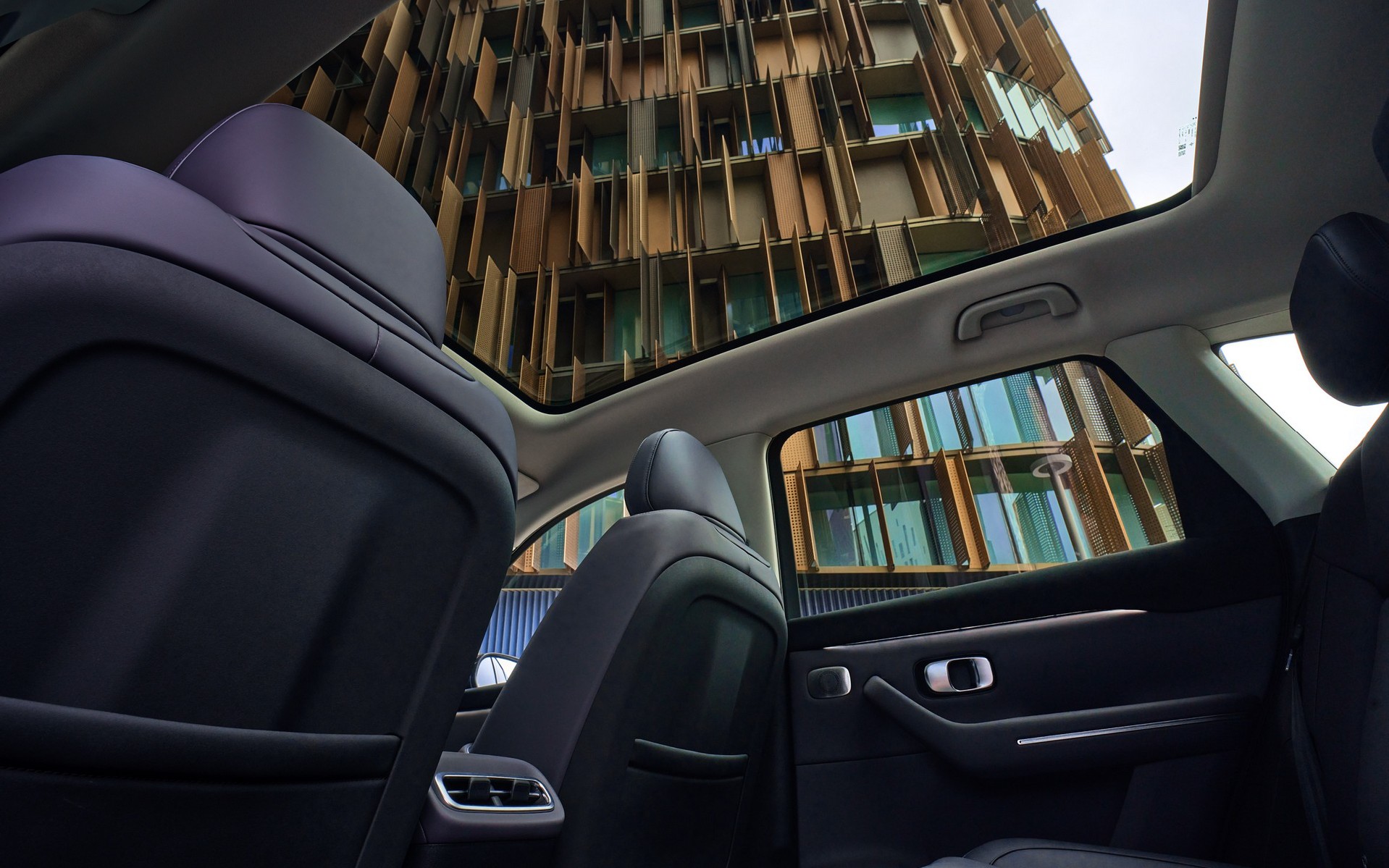 Το ξεχωριστό plug-in Hybrid D-SUV με σχεδόν 1.000 km αυτονομία, σε τιμή πρόκληση!