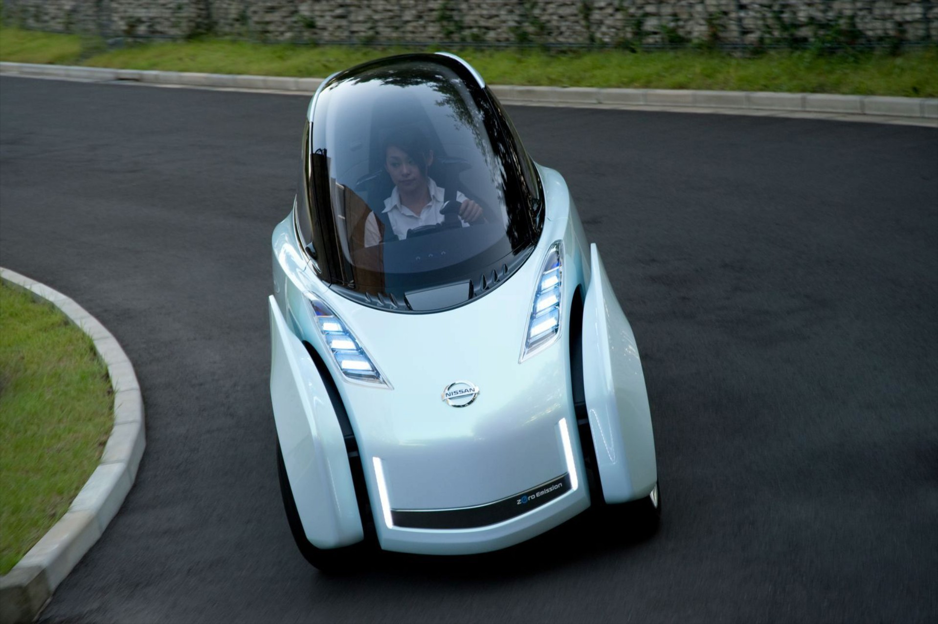 Η Nissan εξελίσσει το Twizy σε μοτό

