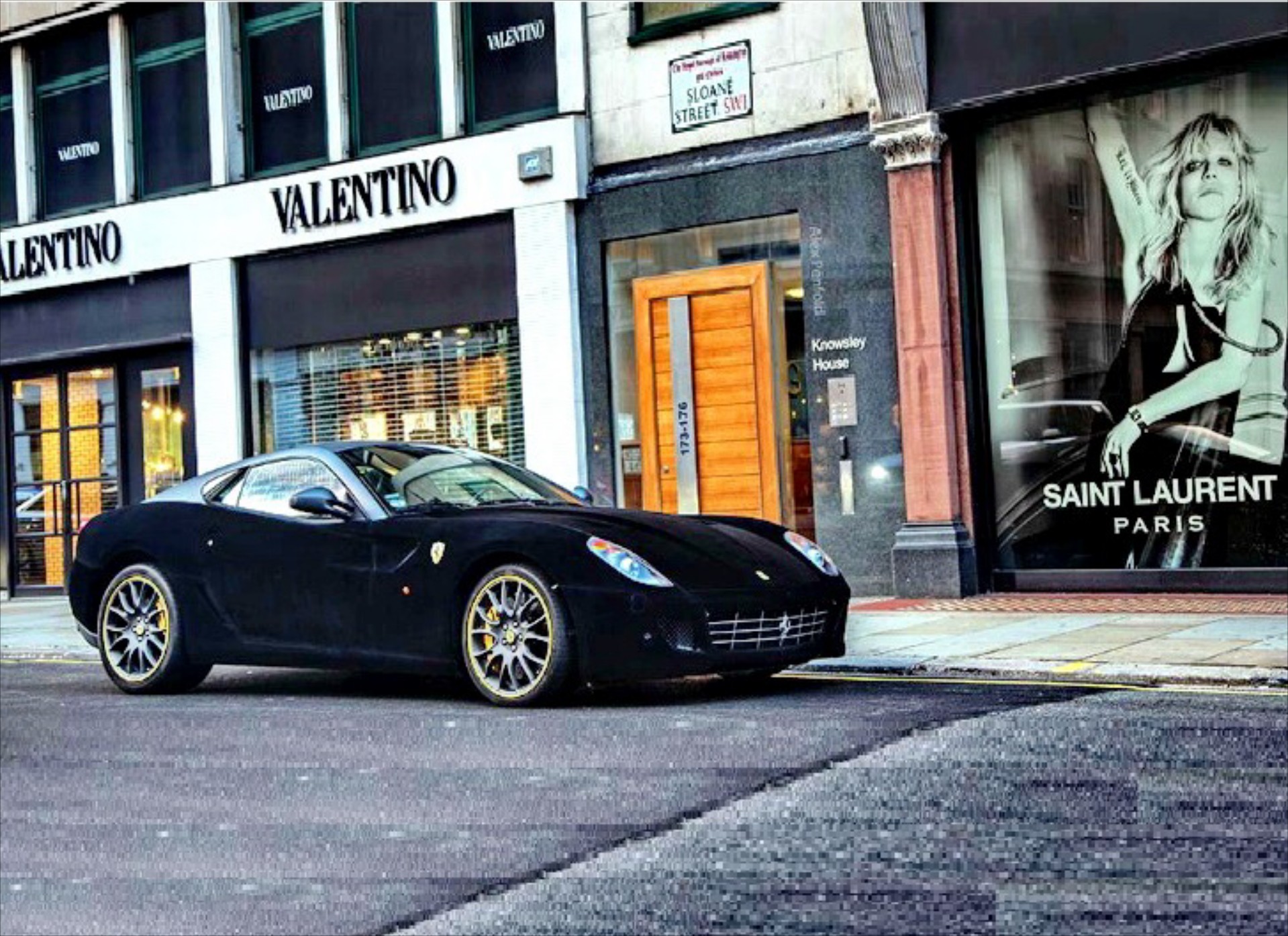 Black Velvet - Μια Ferrari σκέτο βελούδο...