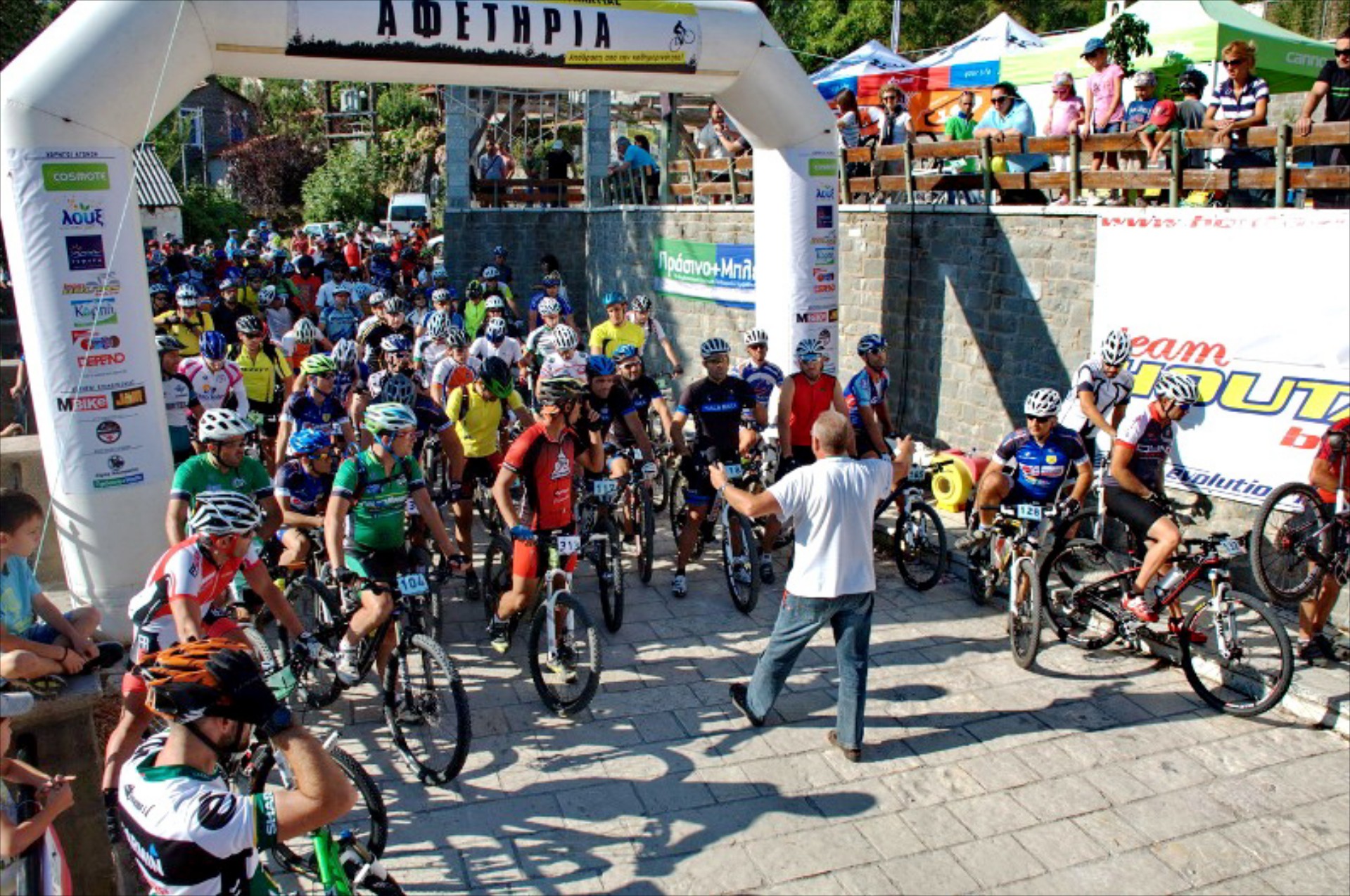 Ποδήλατο στα έλατα και μετά τσίπουρα και παραδοσιακές πίτες