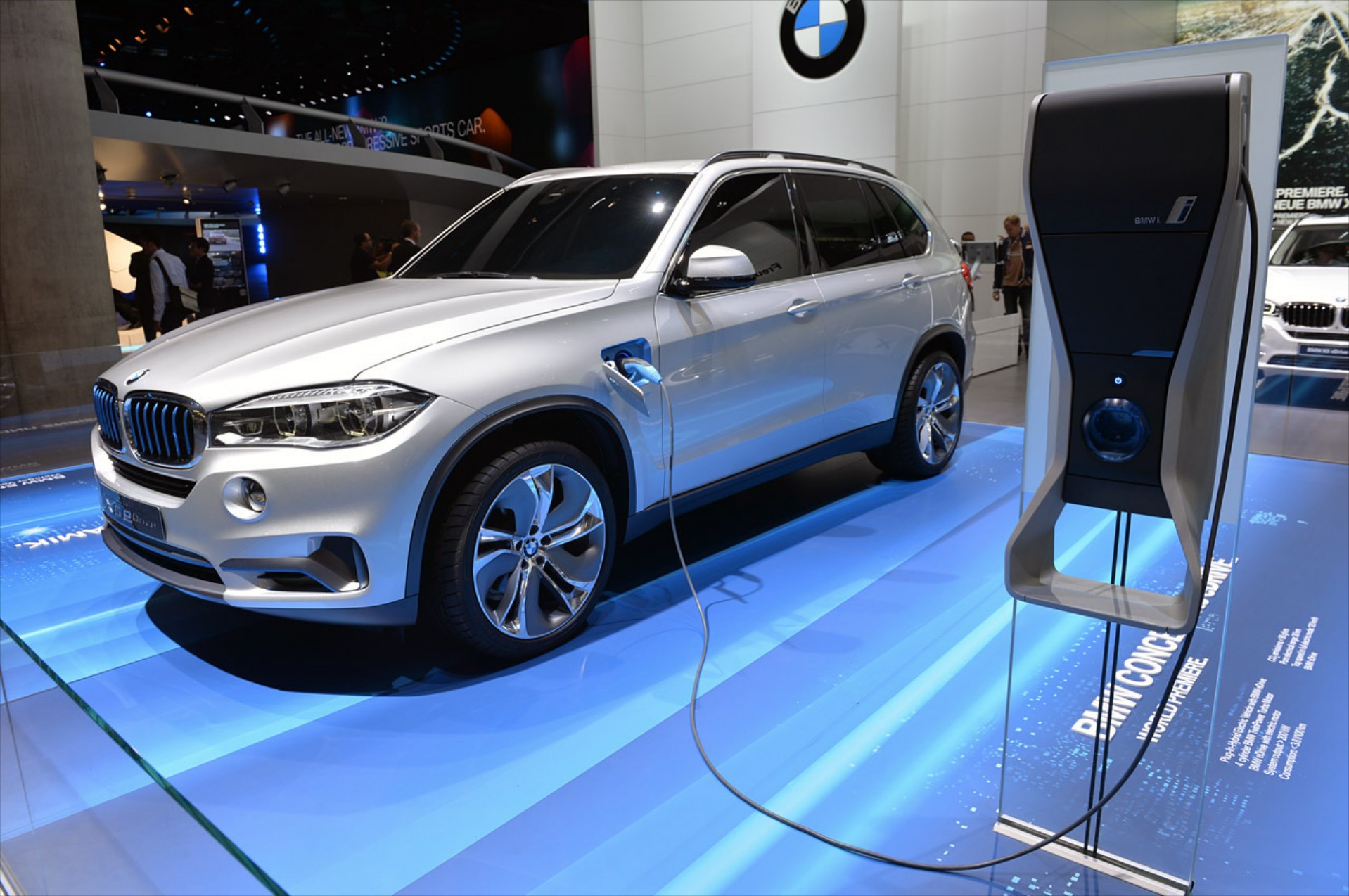 BMW X5 eDrive: Η X5 μπαίνει στην πρίζα