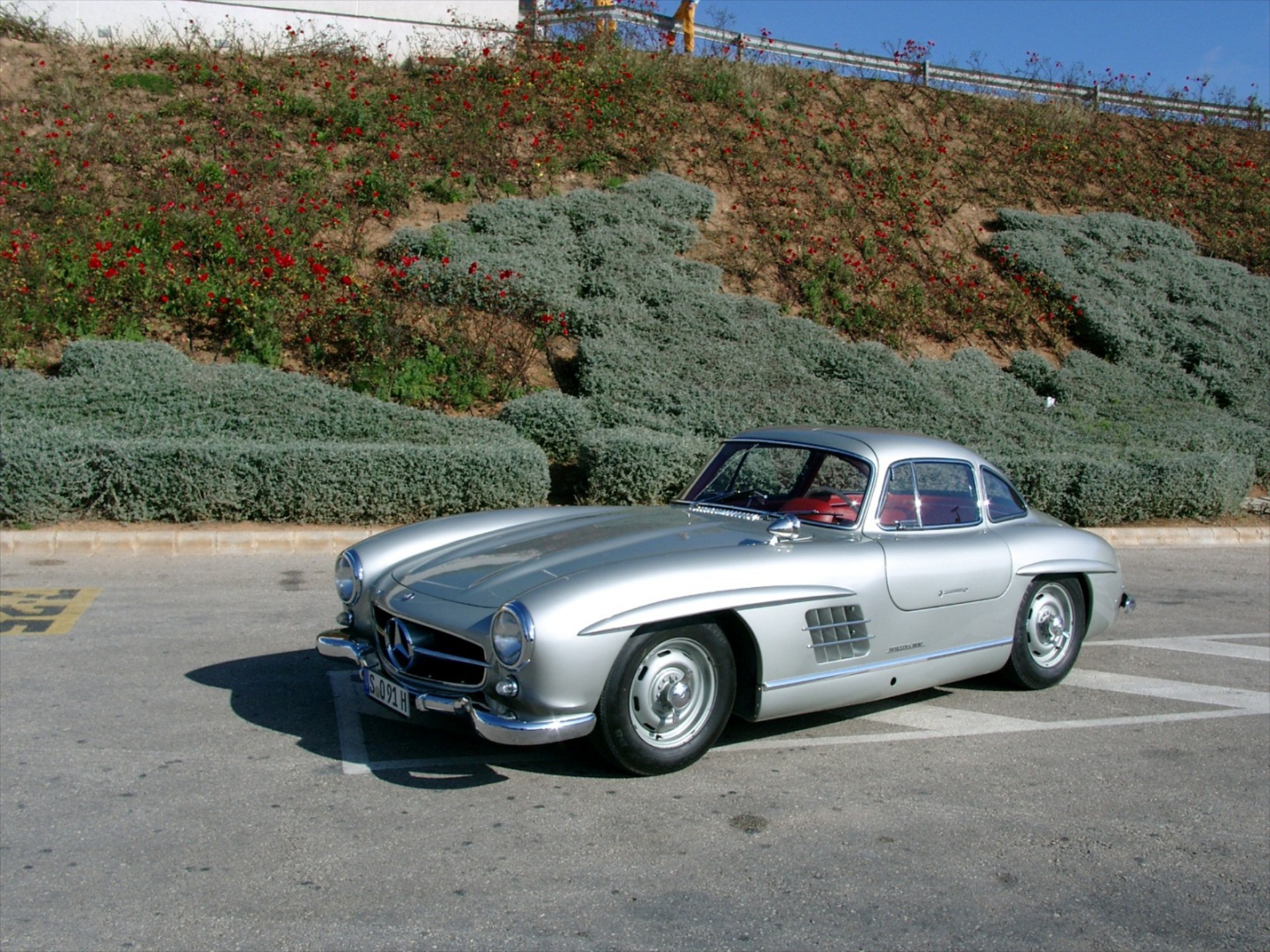 ΟΔΗΓΟΥΜΕ Mercedes-Benz 300SL (W198): Αρχέτυπο supercar