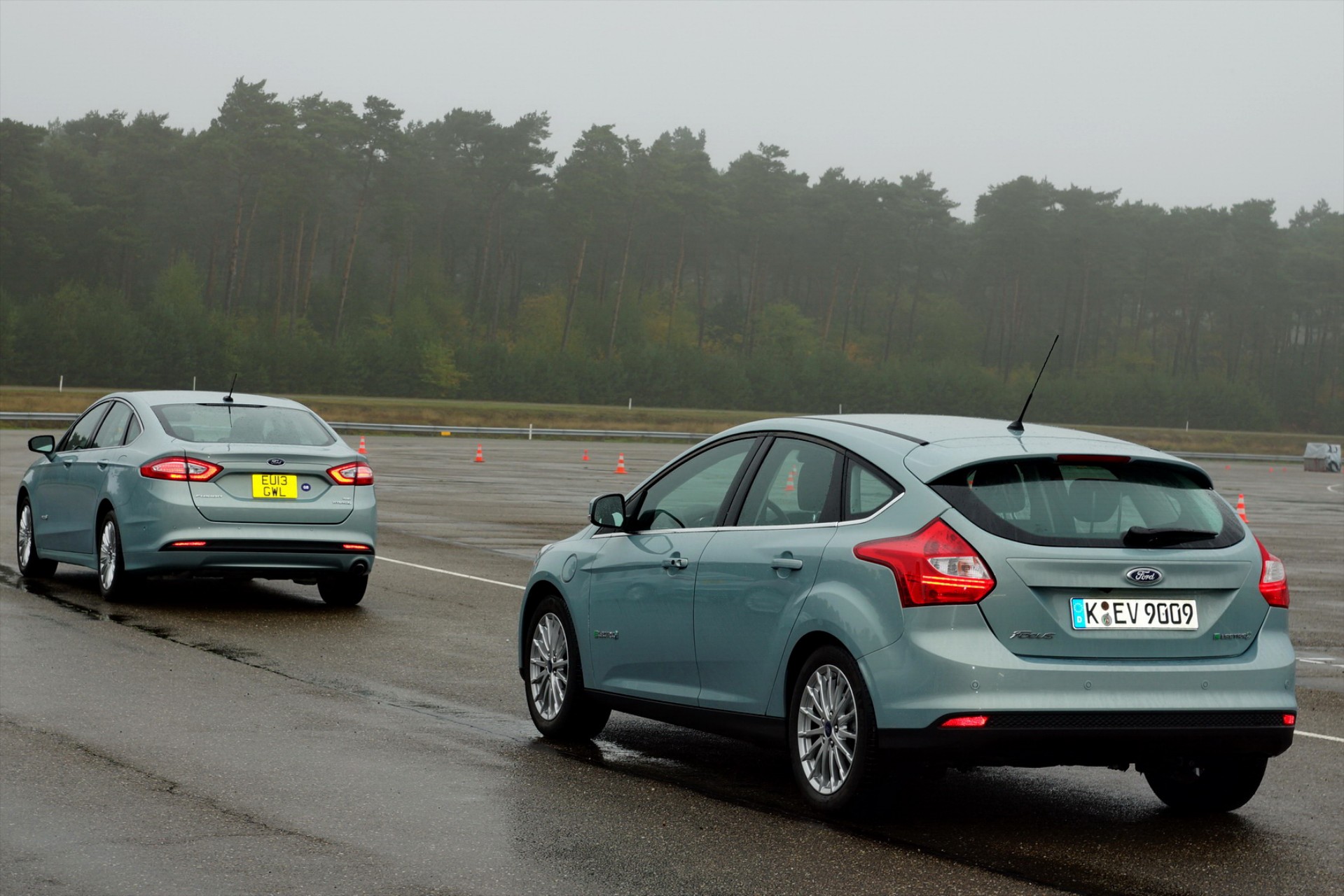 FORD: Αυτοκίνητο με αυτοκίνητο συνομιλούν