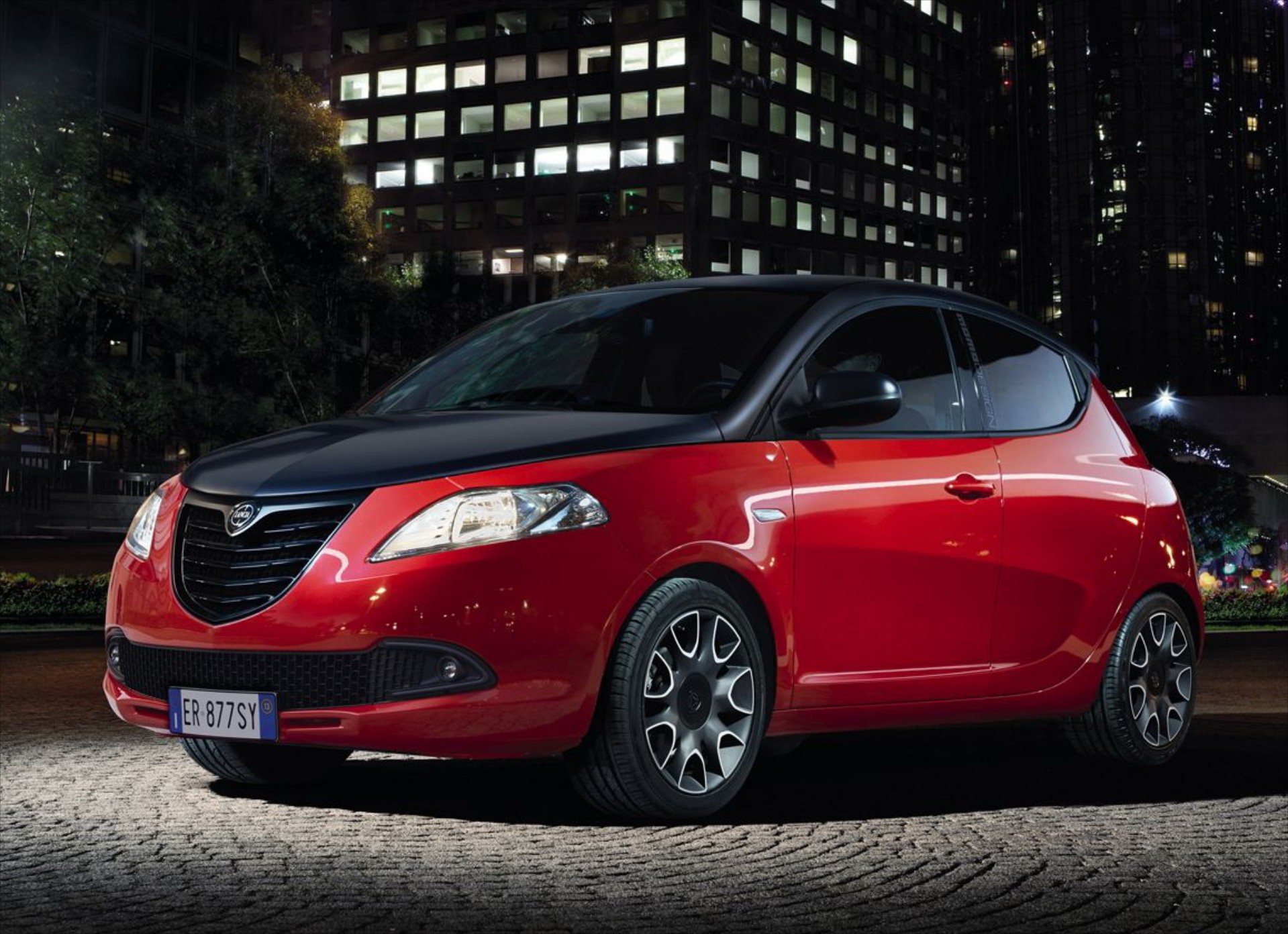 Νέα Ypsilon Elefantino & Momodesign από 10.688 ευρώ
