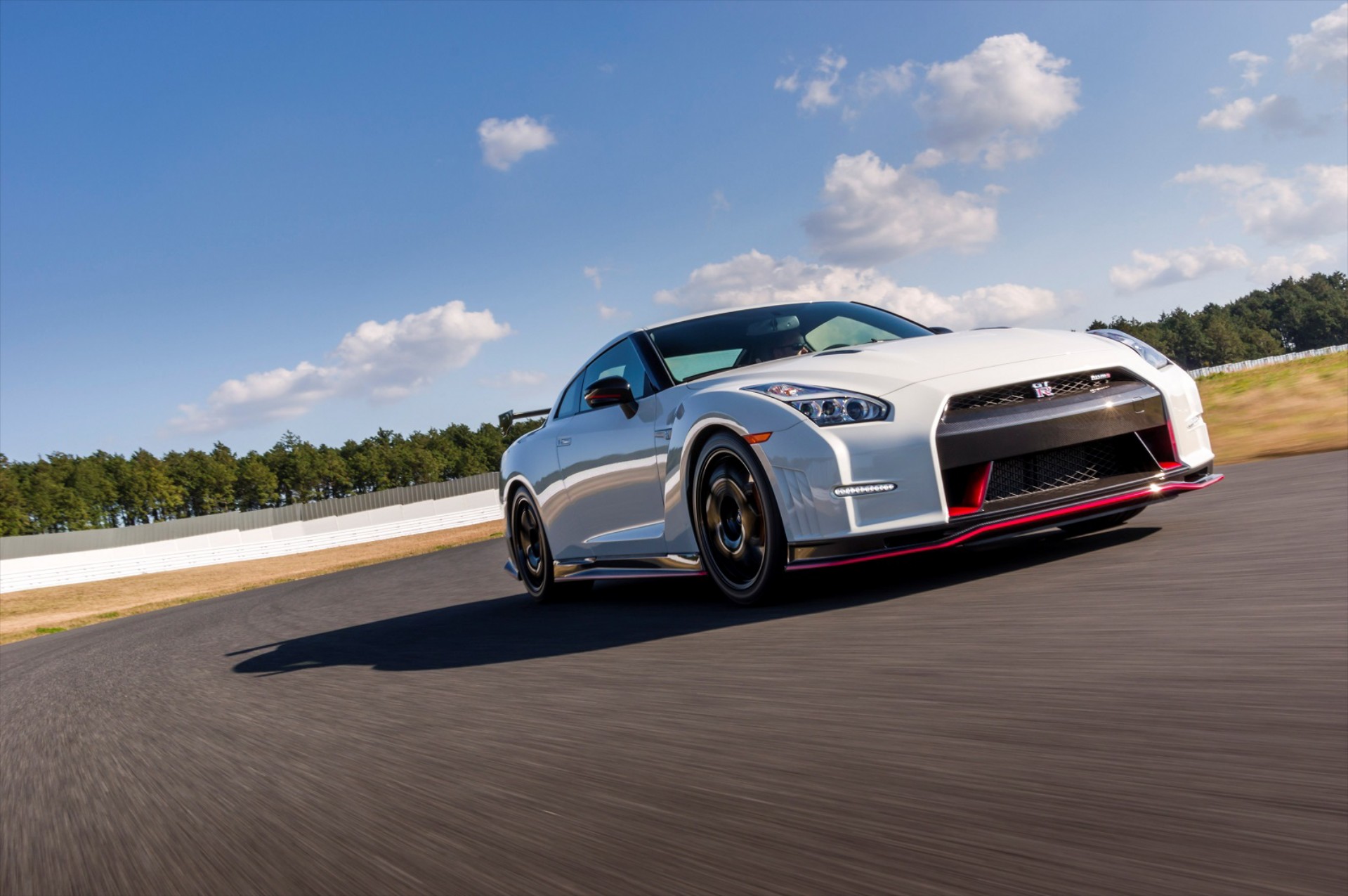 Νέο Nissan GT-R με μοτέρ από το αγωνιστικό LM Nismo