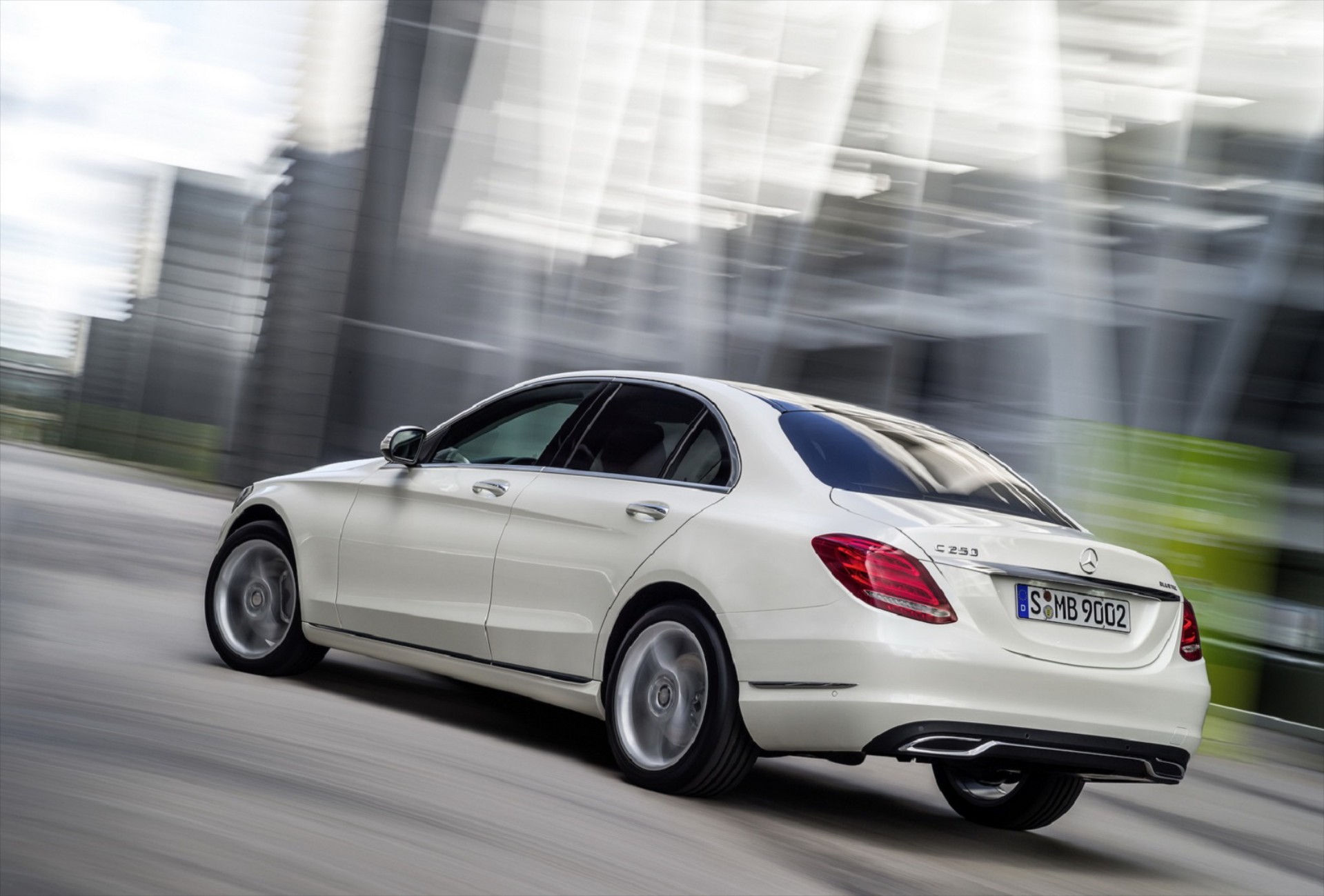 Τεχνολογικά «φορτωμένη» η νέα Mercedes C Class