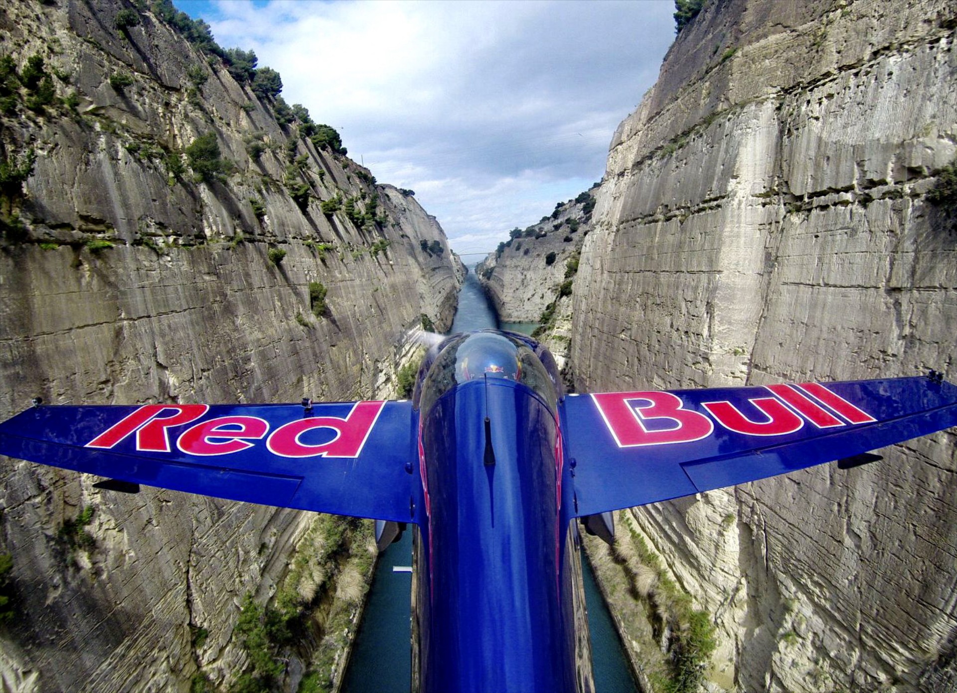 Πτήση μέσα στον Ισθμό της Κορίνθου!