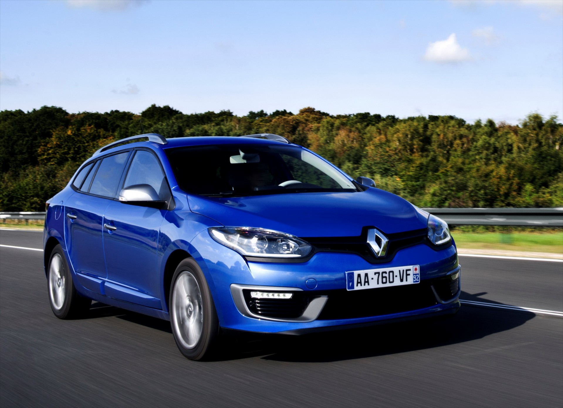 Рено меган снять. Renault -. Ренаулт Мегане машина темно синяя. Реклама Renault: Renault Megane. Megane и Golf.