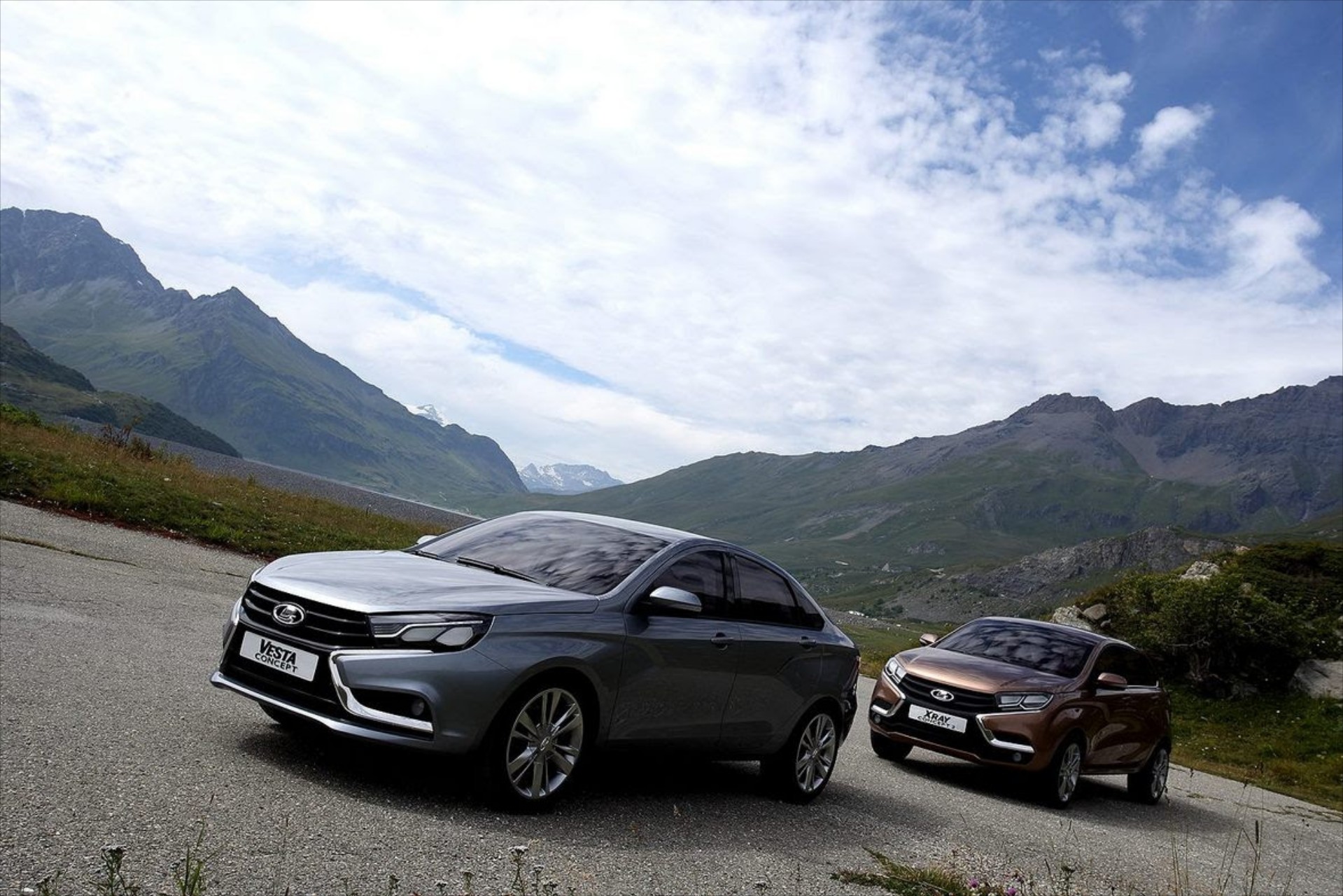 Νέα Lada Vesta και XRAY στο Σαλόνι της Μόσχας