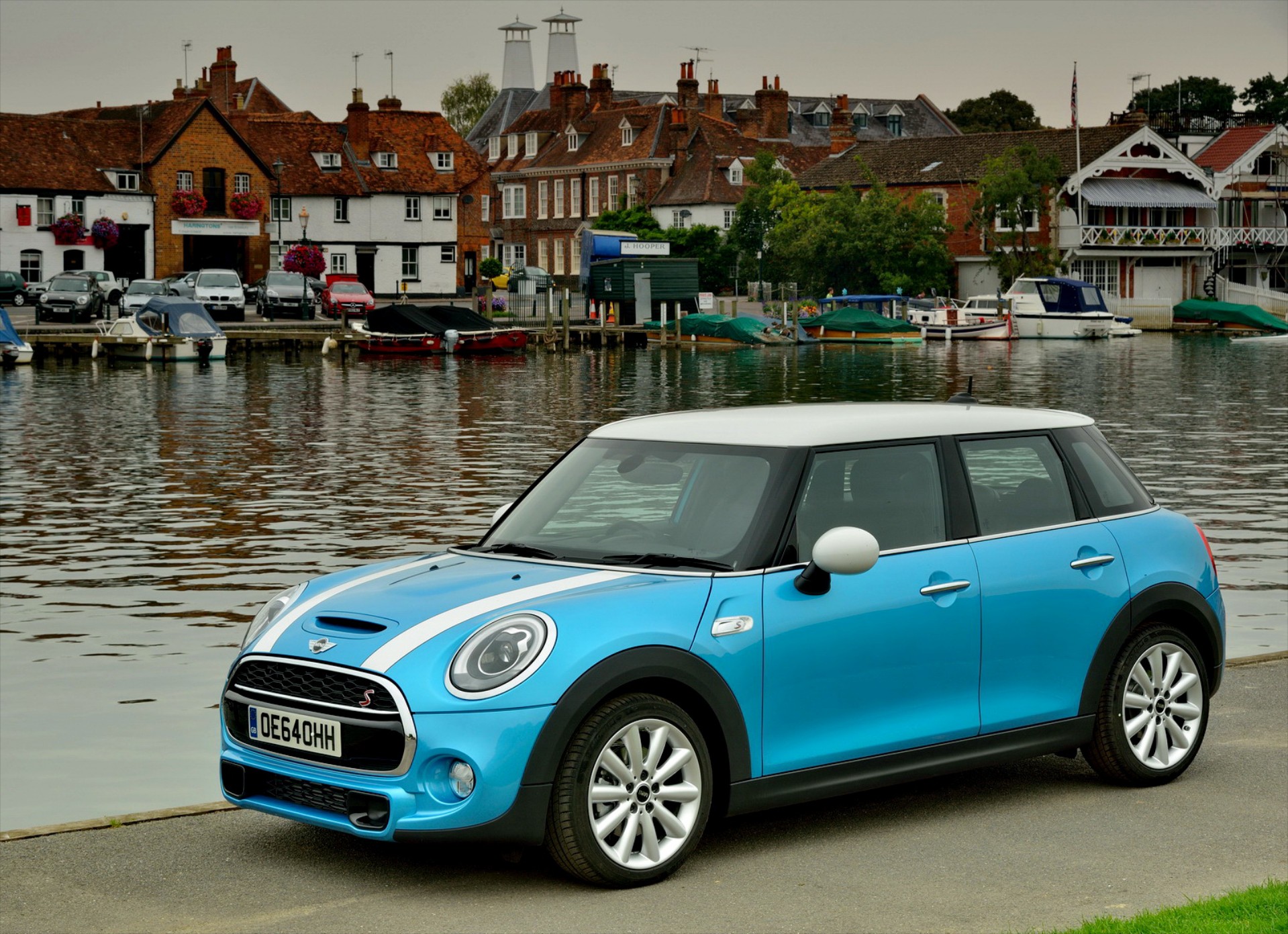 Από 19.648 ευρώ το 5-θυρο MINI