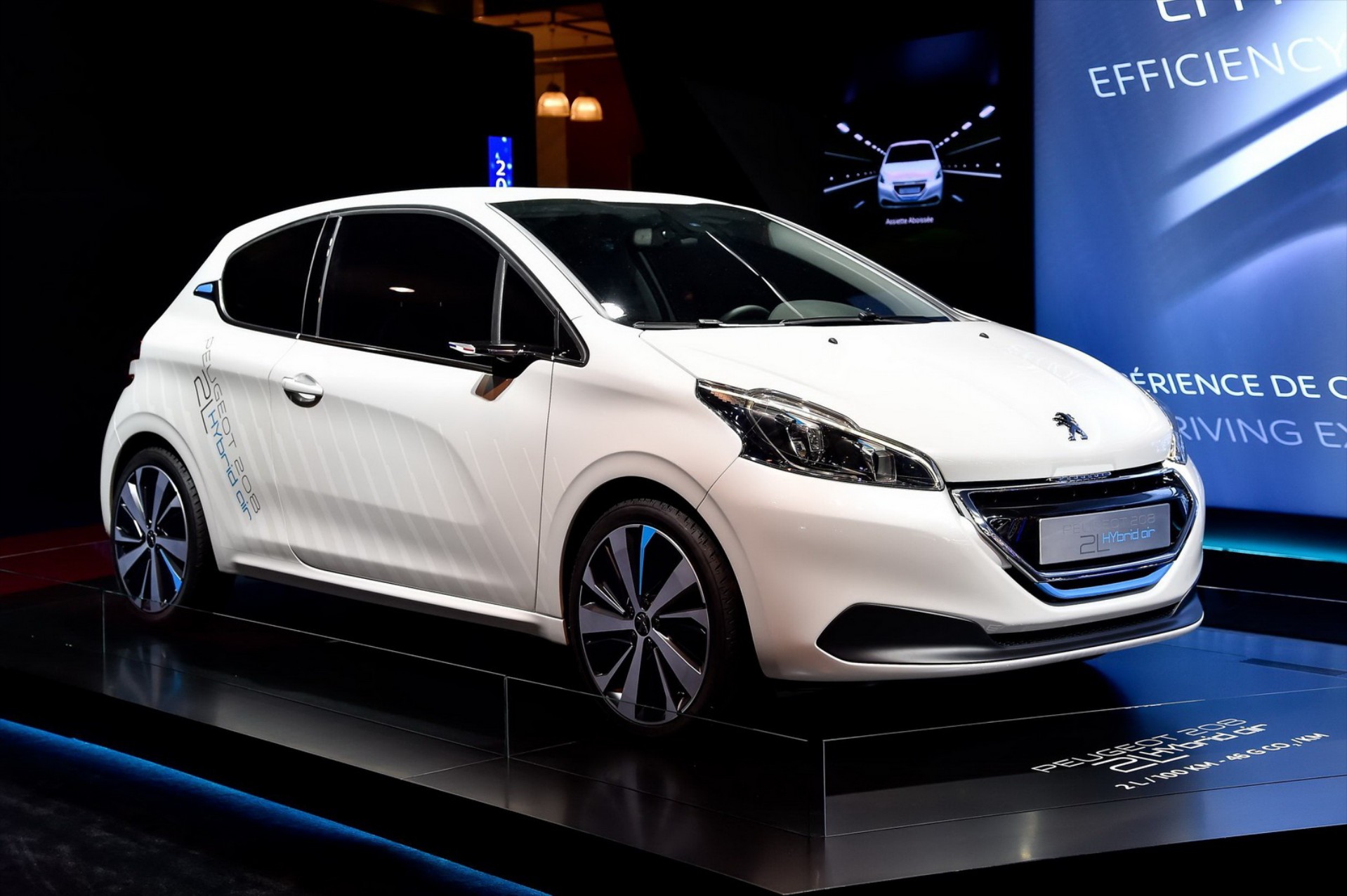 @Paris: Peugeot 208 Hybrid Air 2L Concept