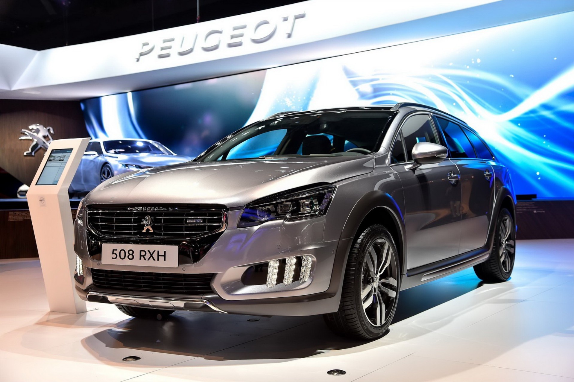 Peugeot 508 facelift & RXH @ Paris