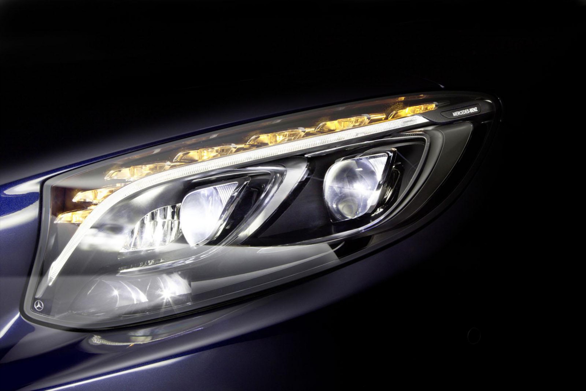 Mercedes-Benz: Η νέα γενιά φώτων LED

