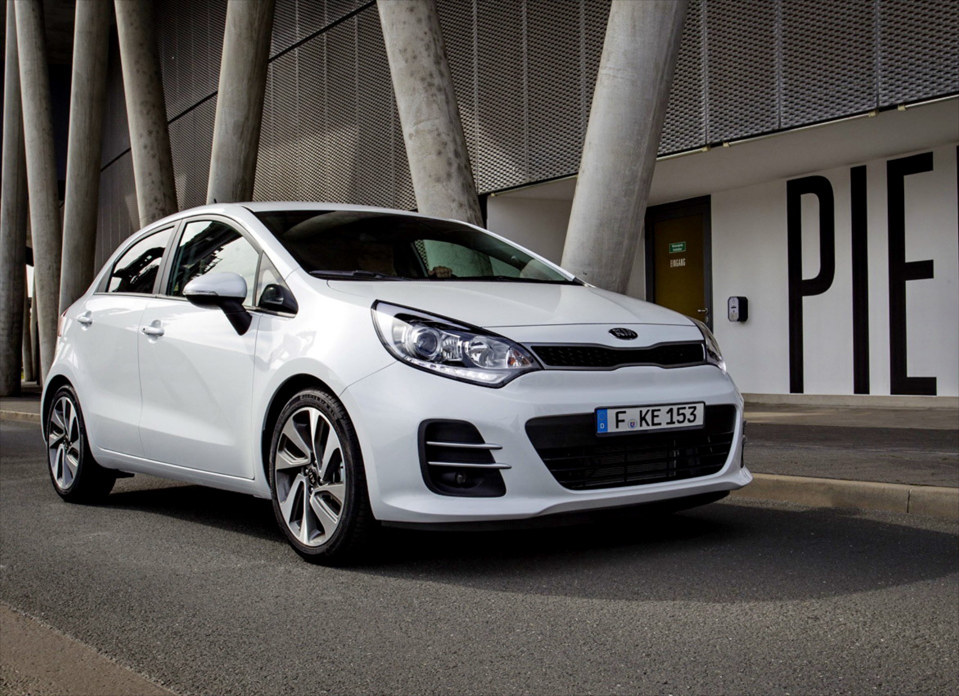 <br />
<b>Notice</b>:  Undefined property: stdClass::$title in <b>/home/www3gocar/public_html/templates/t2024/ice_c/9a1326b63621589c2d0ae49576f7df8a09573c42_0.file.box.featured.tpl.php</b> on line <b>89</b><br />
