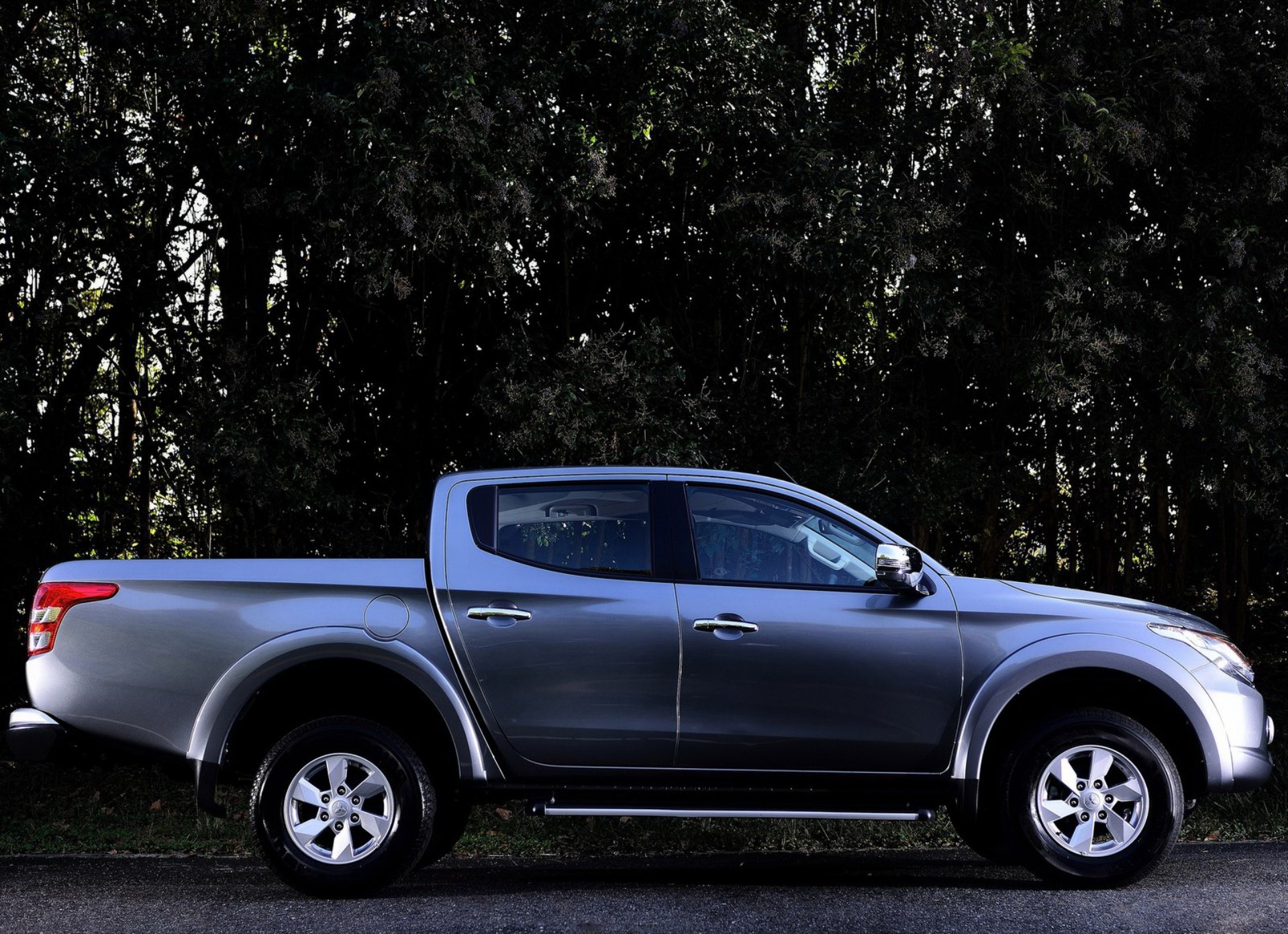 Mitsubishi l200 v