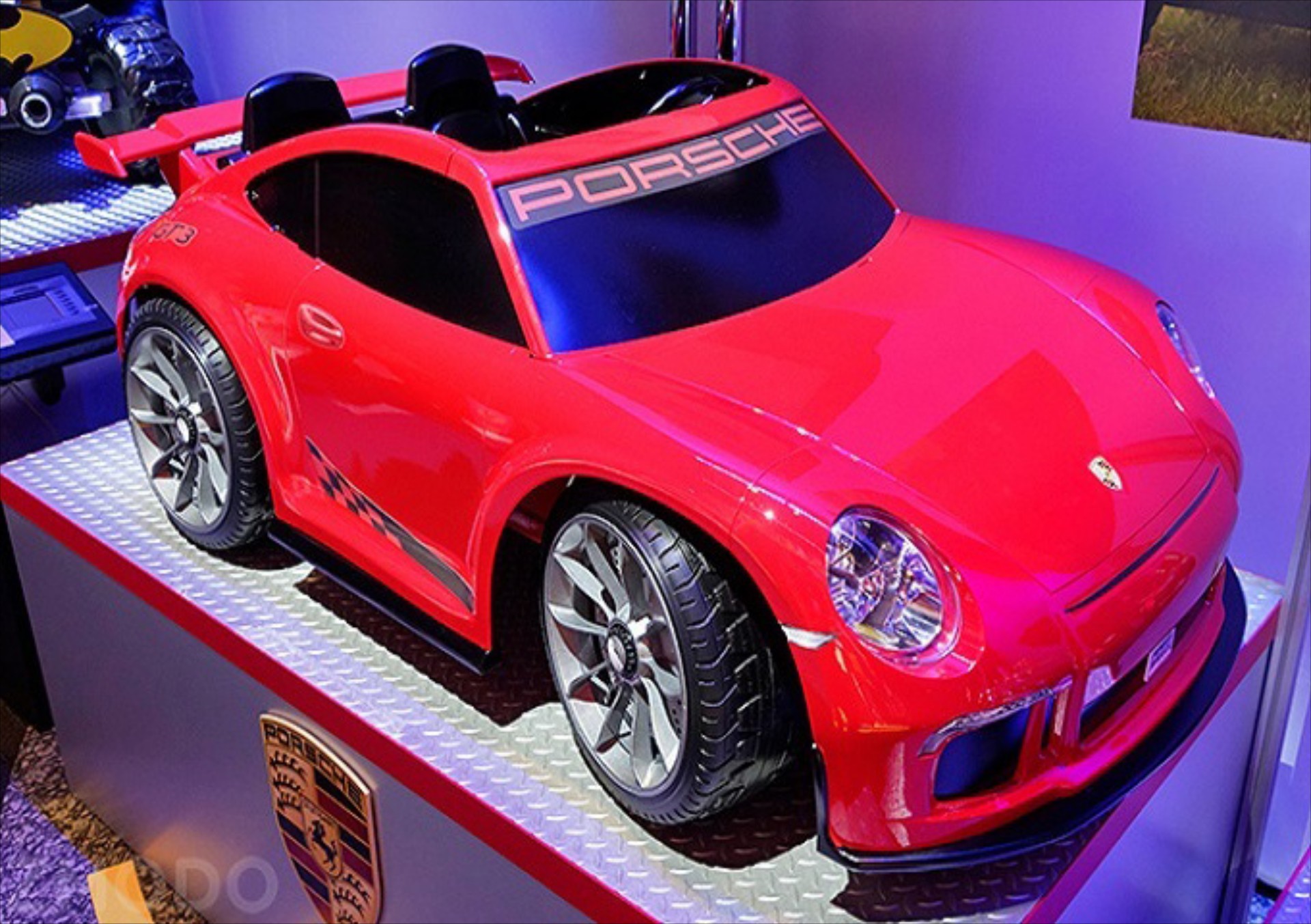 Μια Porsche 911 GT3 για… πιτσιρίκια!