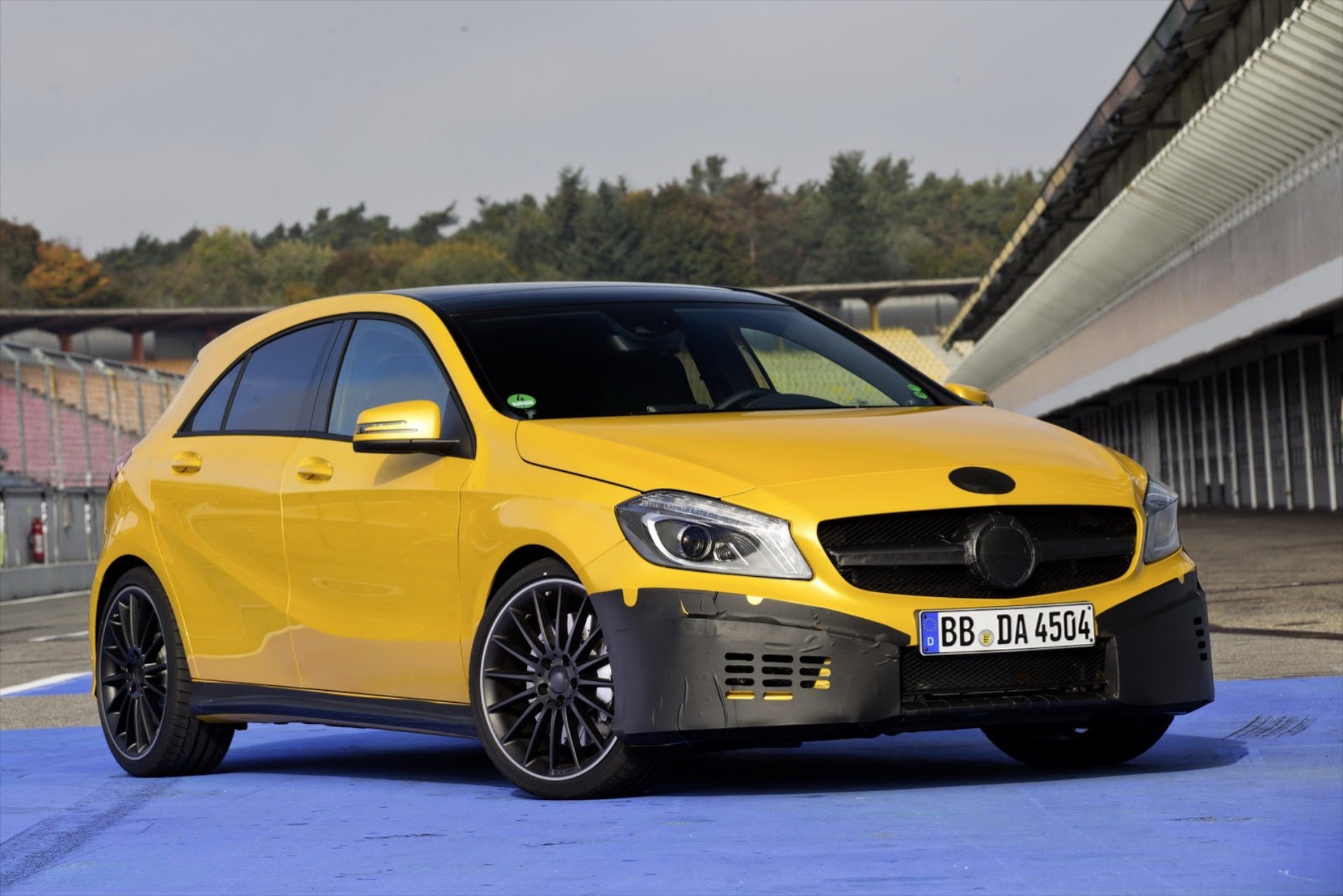 Mercedes A45 AMG: Πρώτες εικόνες