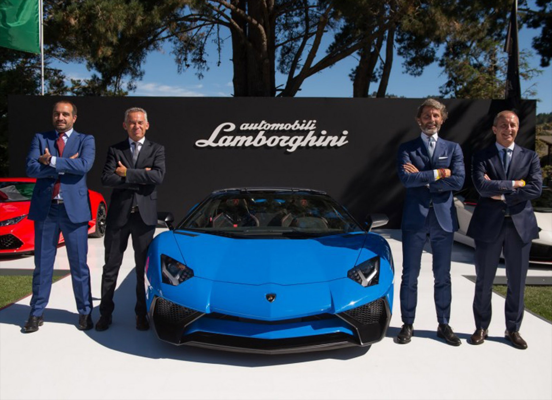 Αποκάλυψη της Lamborghini Aventador SV Roadster