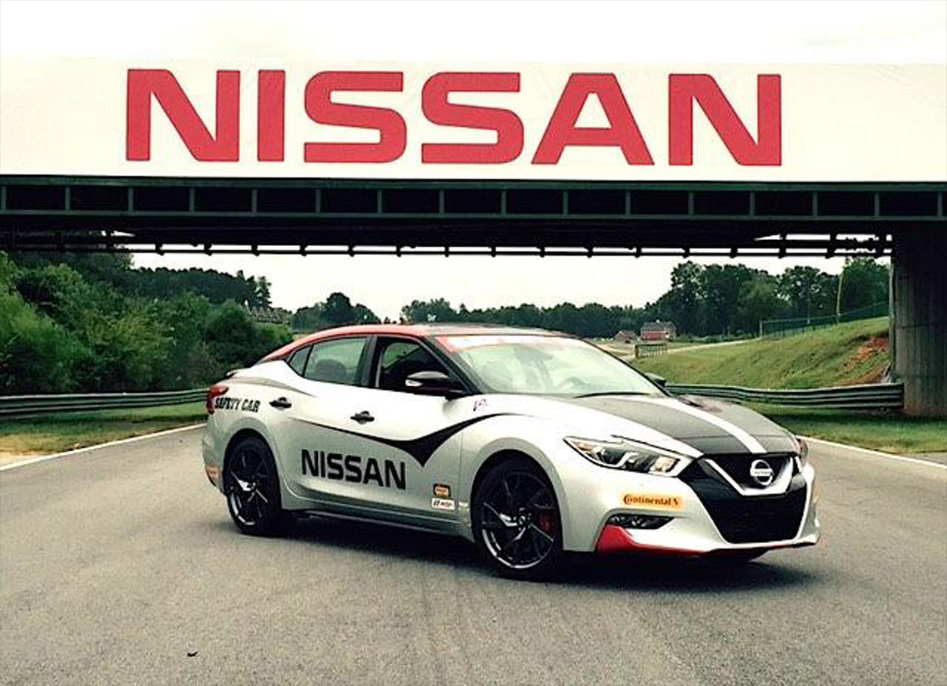 Nissan Maxima ως safety car