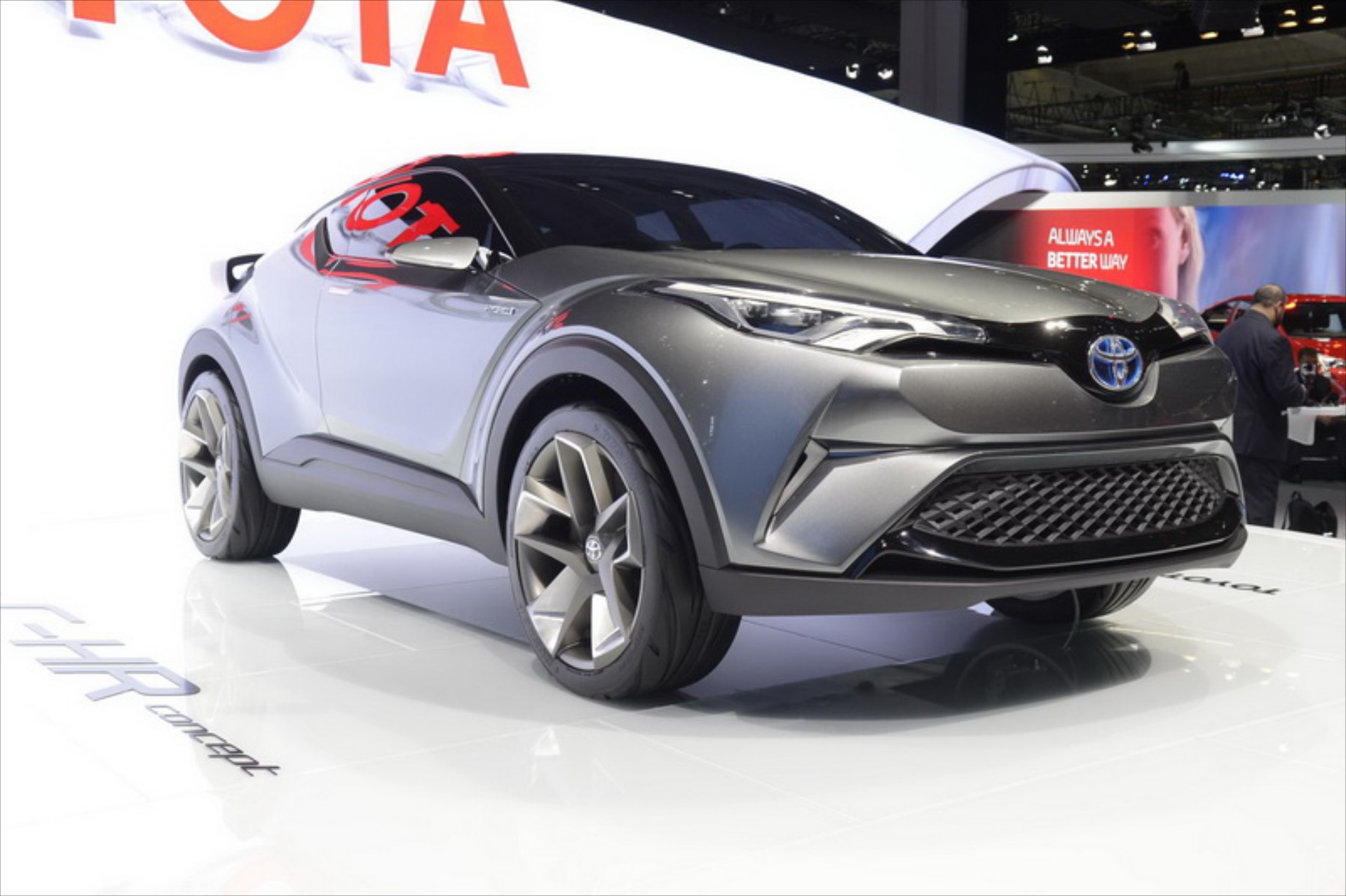 Το C-HR δείχνει το μελλοντικό αντί-Qashqai της Toyota